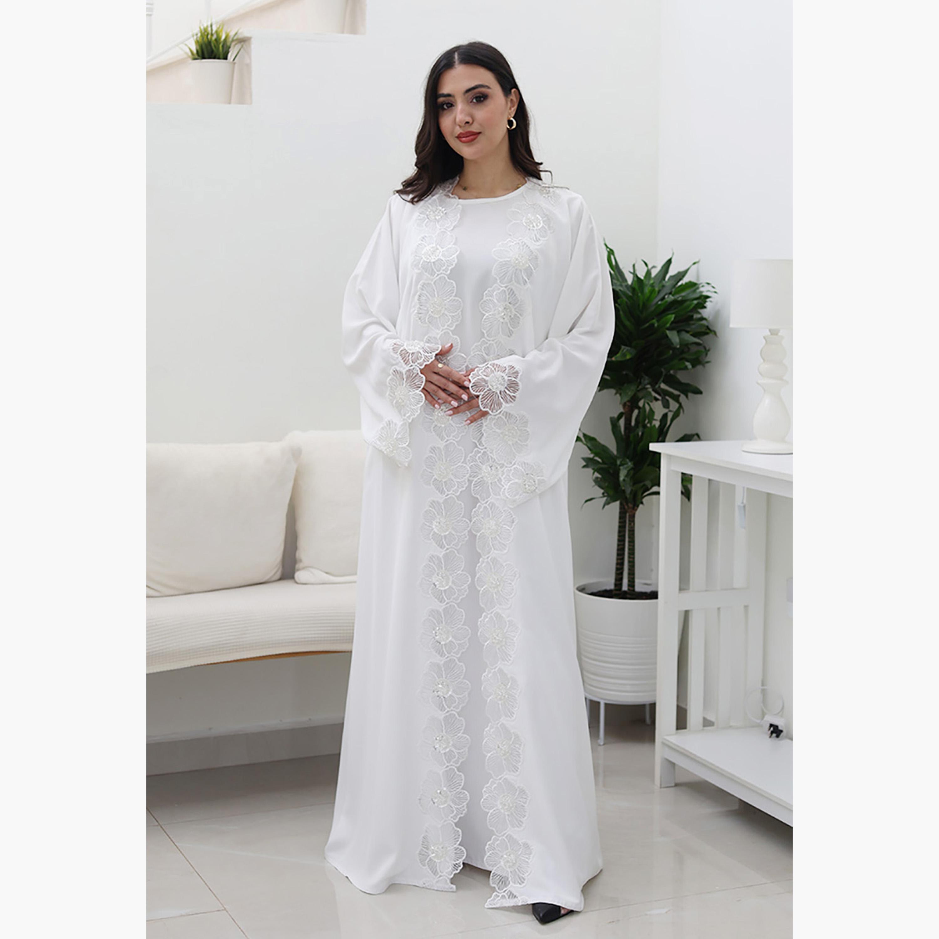 عباءة سهرة نسائية مطرزة بالزهور ودانتيل من قماش نيدا بأكمام واسعة من نُخبة-women-arabicclothing-abayas-image-1
