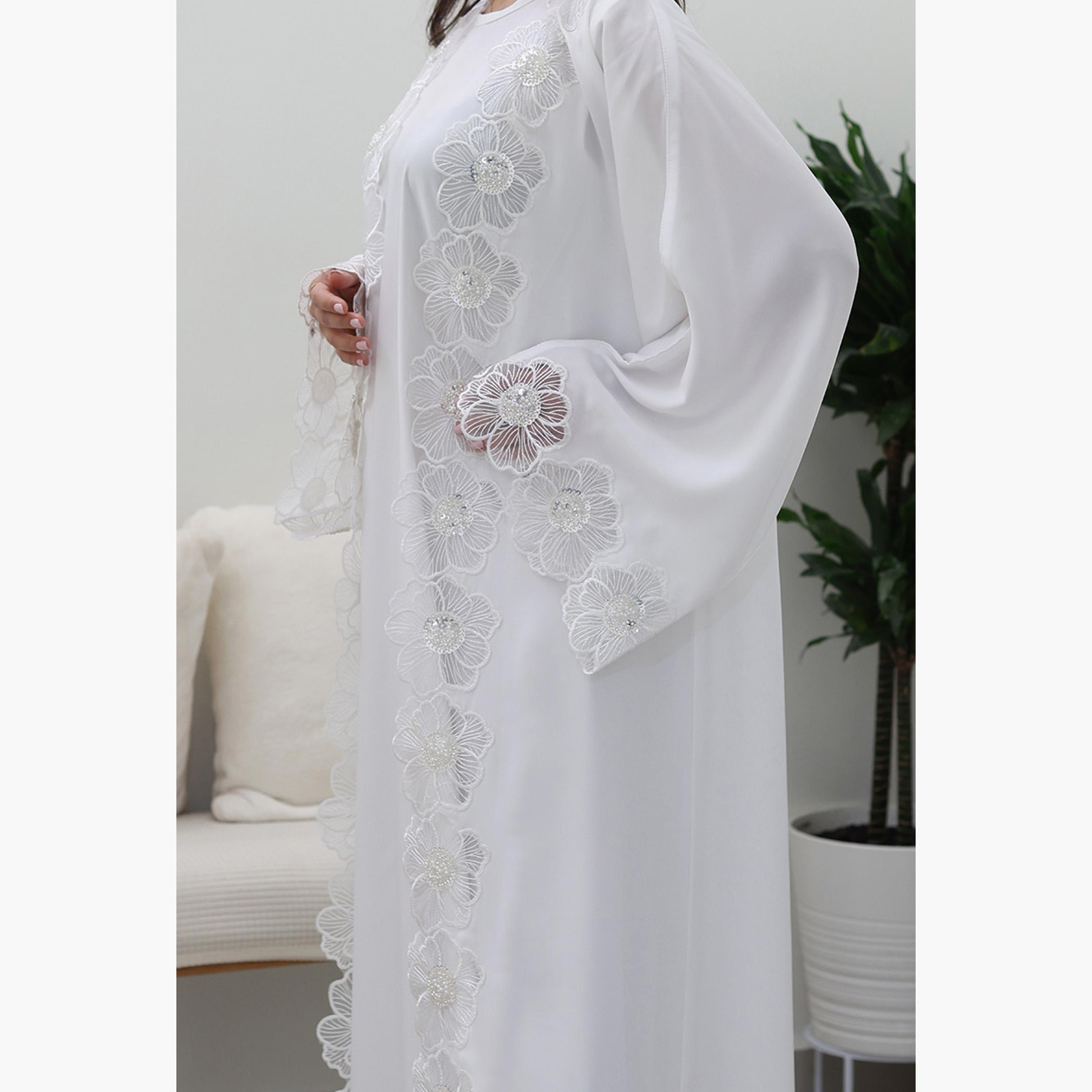 عباءة سهرة نسائية مطرزة بالزهور ودانتيل من قماش نيدا بأكمام واسعة من نُخبة-women-arabicclothing-abayas-image-2