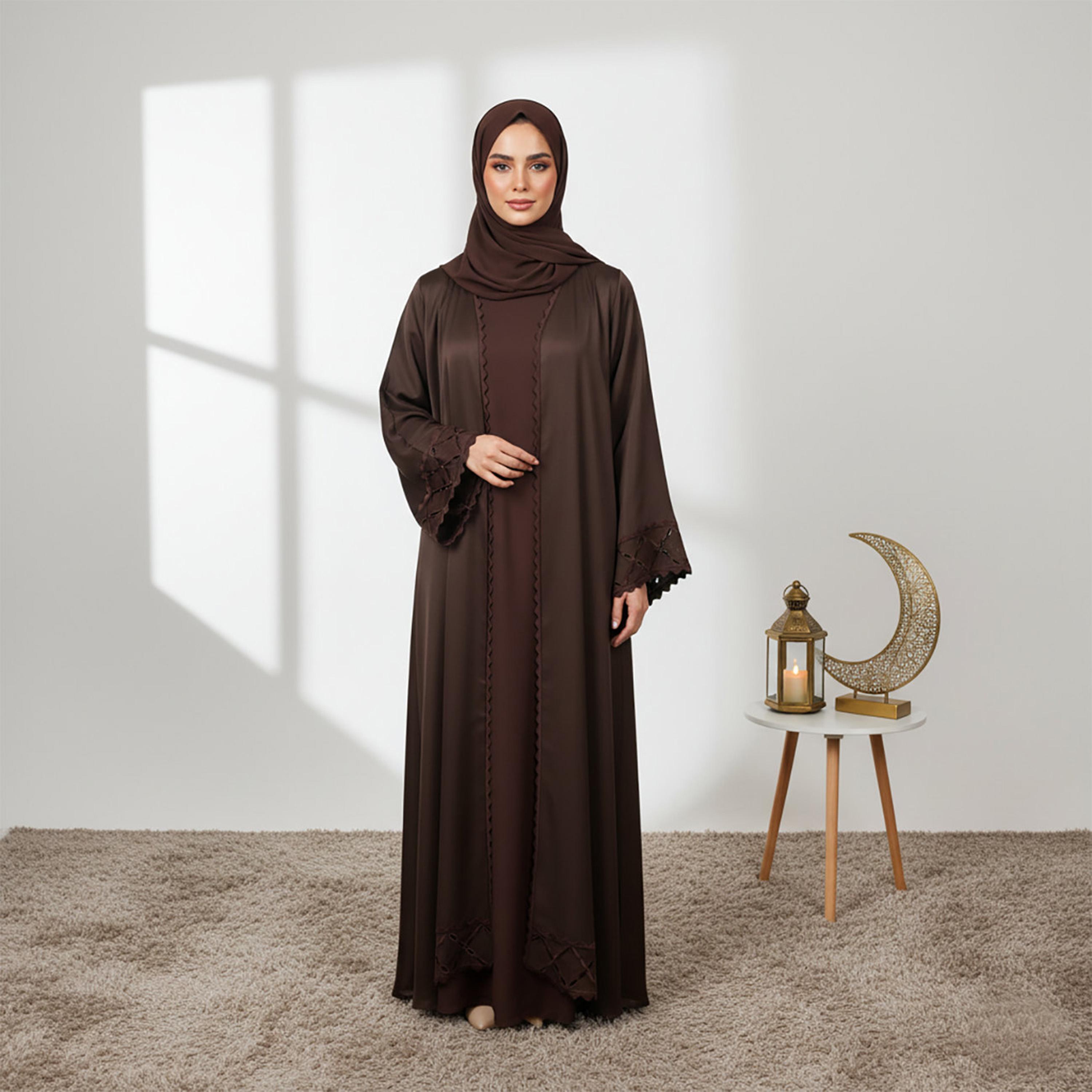 عباءة نسائية "نيدا" بنية بأكمام واسعة وتفاصيل "كات وورك" مع فستان داخلي وحجاب من نخبة-women-arabicclothing-abayas-image-1