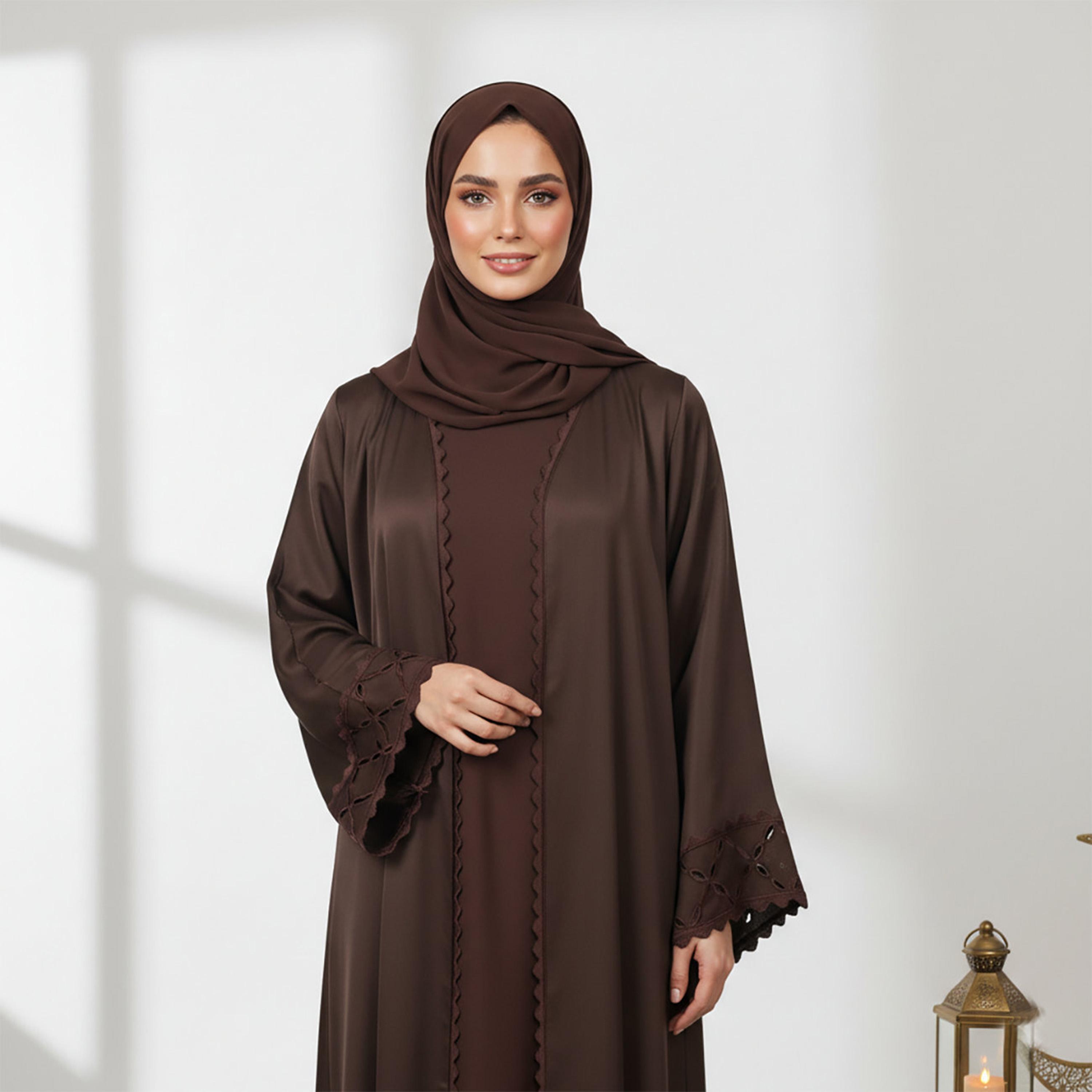 عباءة نسائية "نيدا" بنية بأكمام واسعة وتفاصيل "كات وورك" مع فستان داخلي وحجاب من نخبة-women-arabicclothing-abayas-image-2