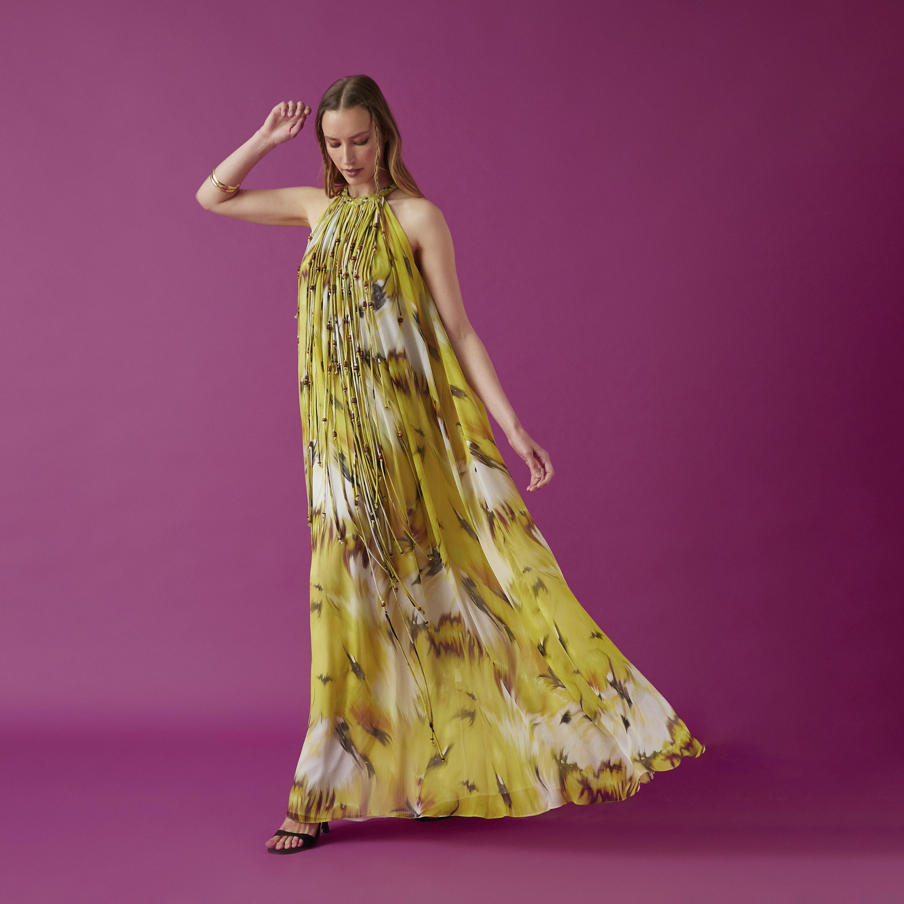 فستان سهرة ماكسي نسائي واسع بطبعة مجردة صفراء ورقبة هالتر من كوتون-women-clothing-dresses-image-3