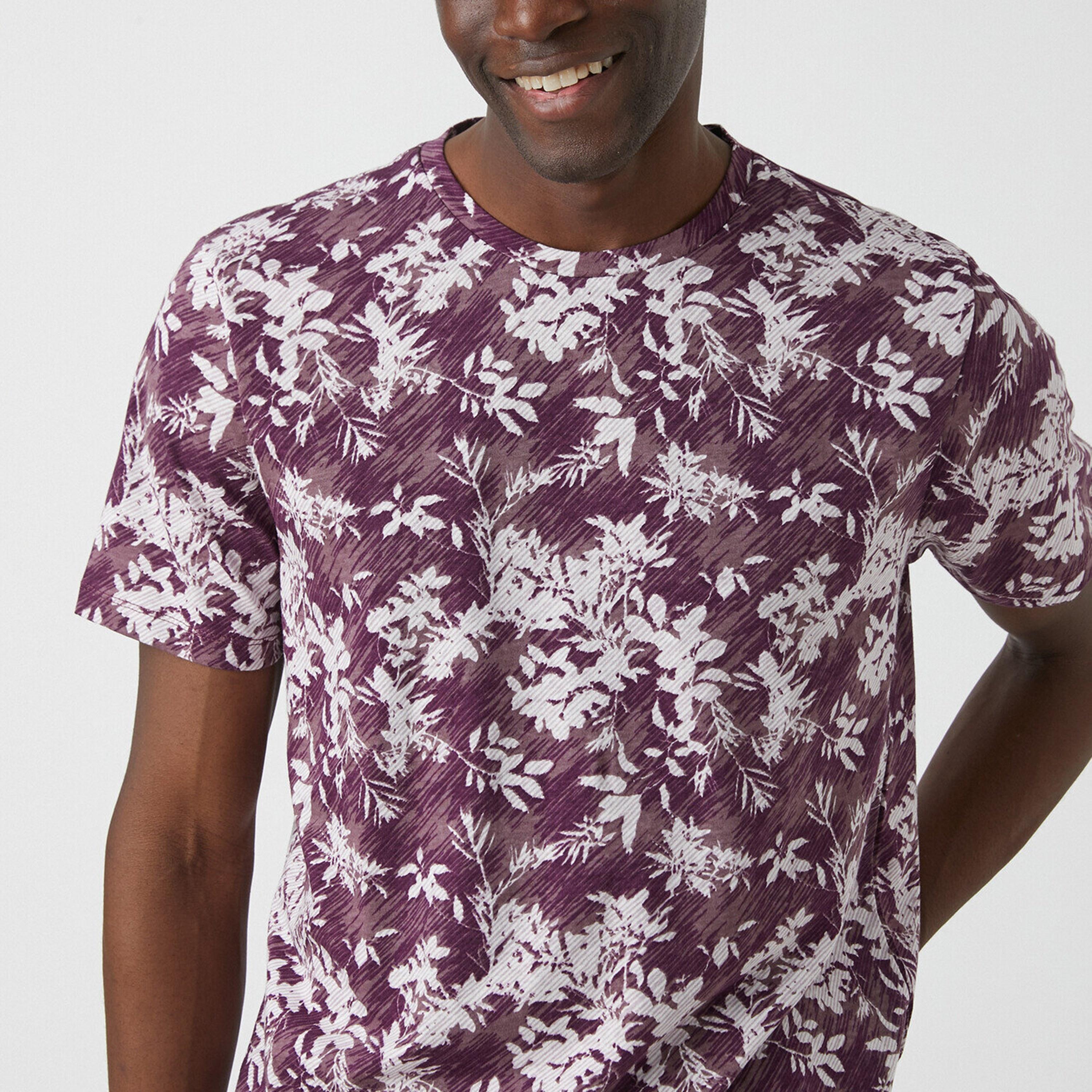 تي شيرت رجالي بياقة مستديرة وأكمام قصيرة بطبعة نباتية من كوتون-men-clothing-tshirtsandpolos-tshirts-image-3