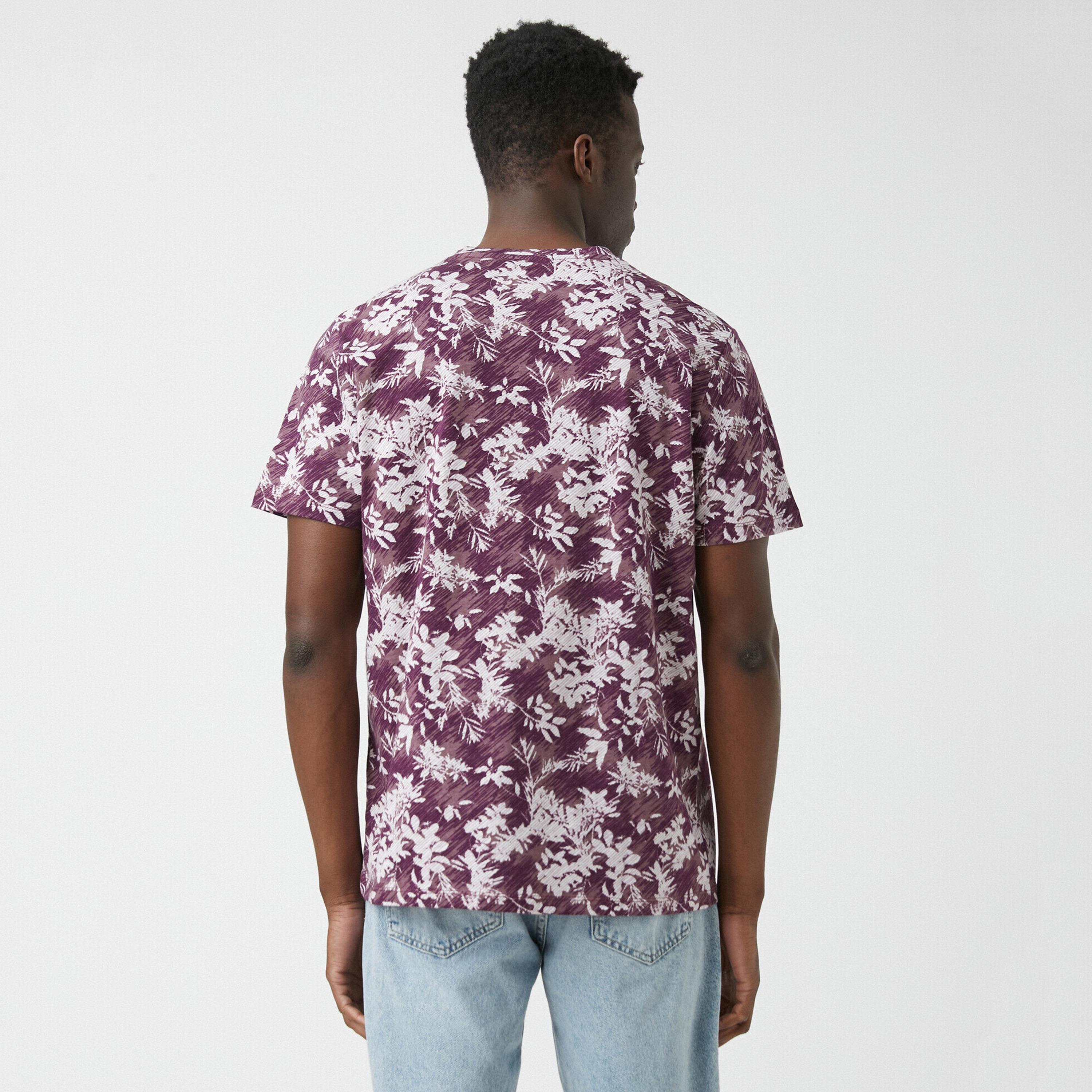 تي شيرت رجالي بياقة مستديرة وأكمام قصيرة بطبعة نباتية من كوتون-men-clothing-tshirtsandpolos-tshirts-image-4