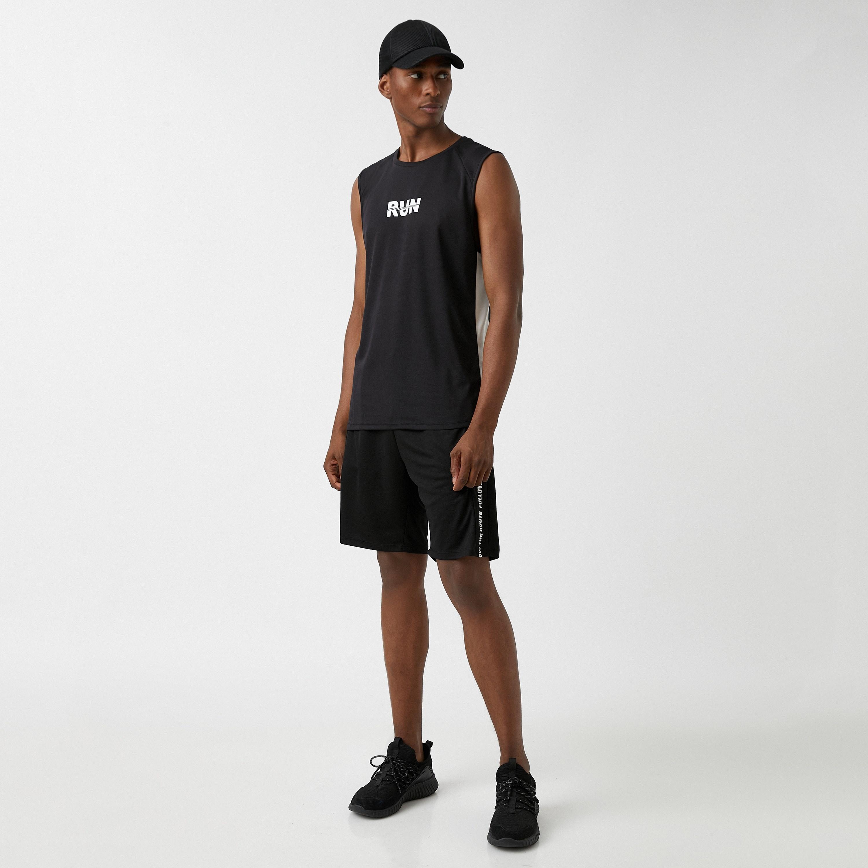 تي شيرت تانك رياضي رجالي بدون أكمام بياقة مستديرة وطبعة نصية من كوتون-men-clothing-sportswearandactivewear-tshirtsandpolos-image-2