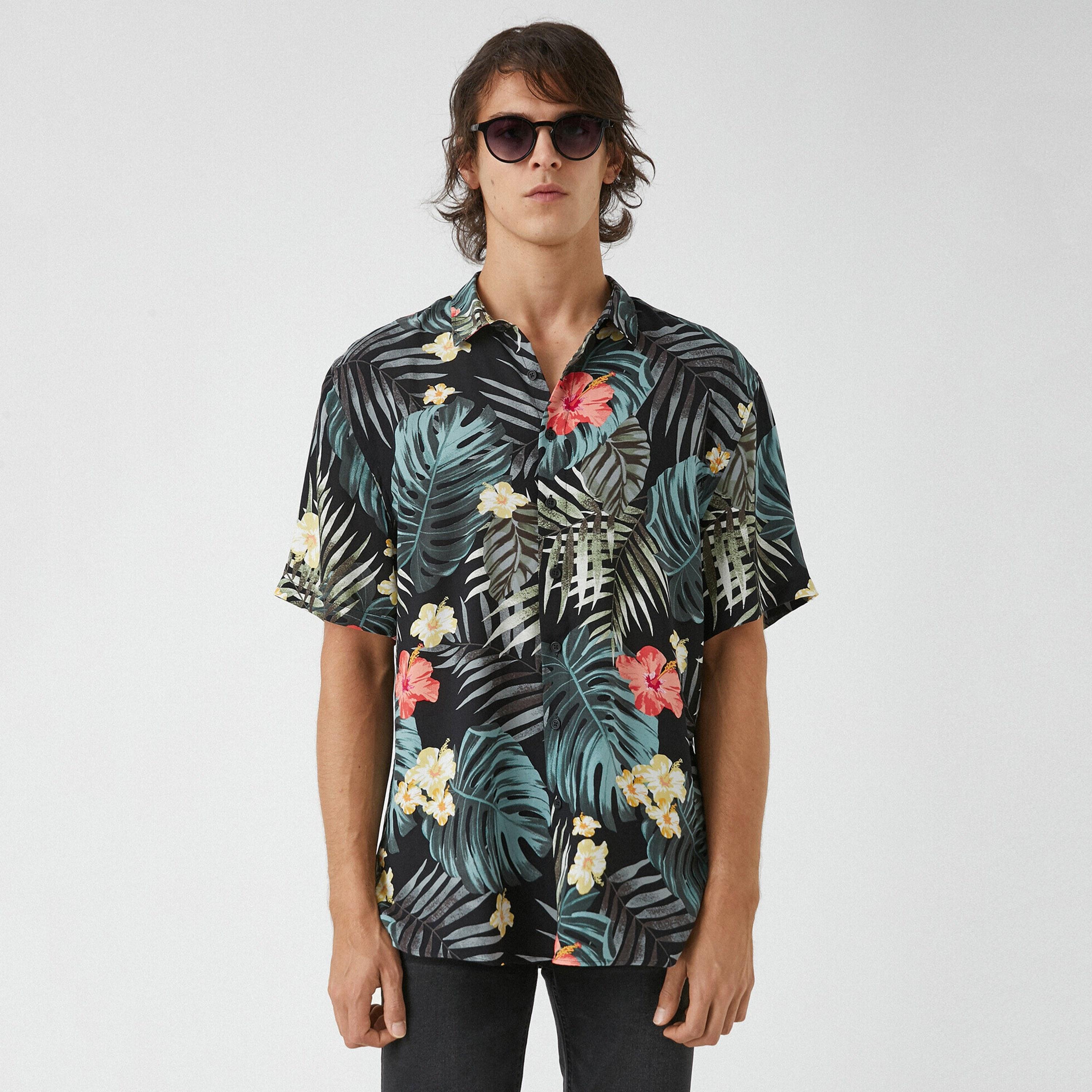 قميص رجالي بياقة وأكمام قصيرة بطبعة استوائية وقصة عادية من كوتون-men-clothing-shirts-image-1