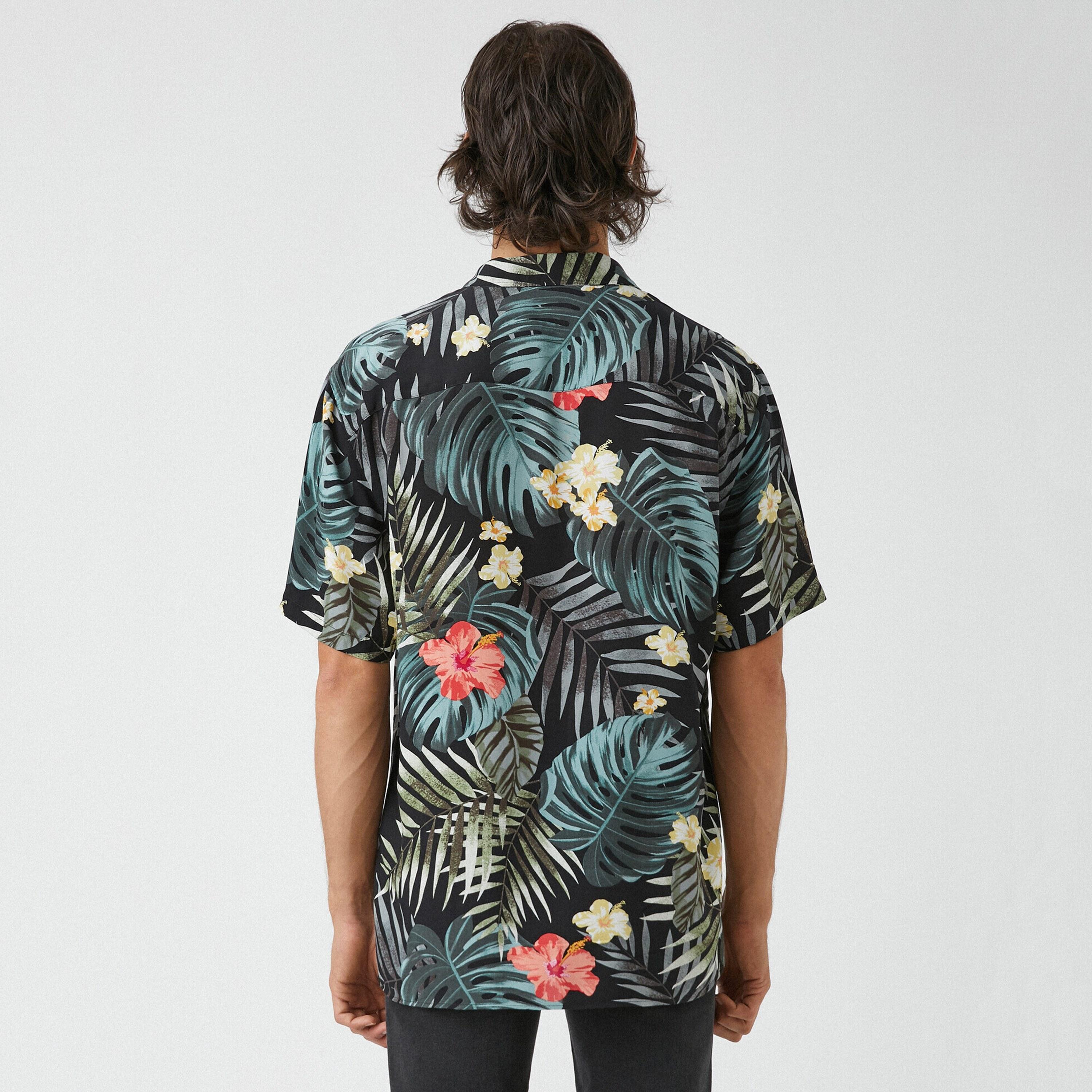 قميص رجالي بياقة وأكمام قصيرة بطبعة استوائية وقصة عادية من كوتون-men-clothing-shirts-image-4