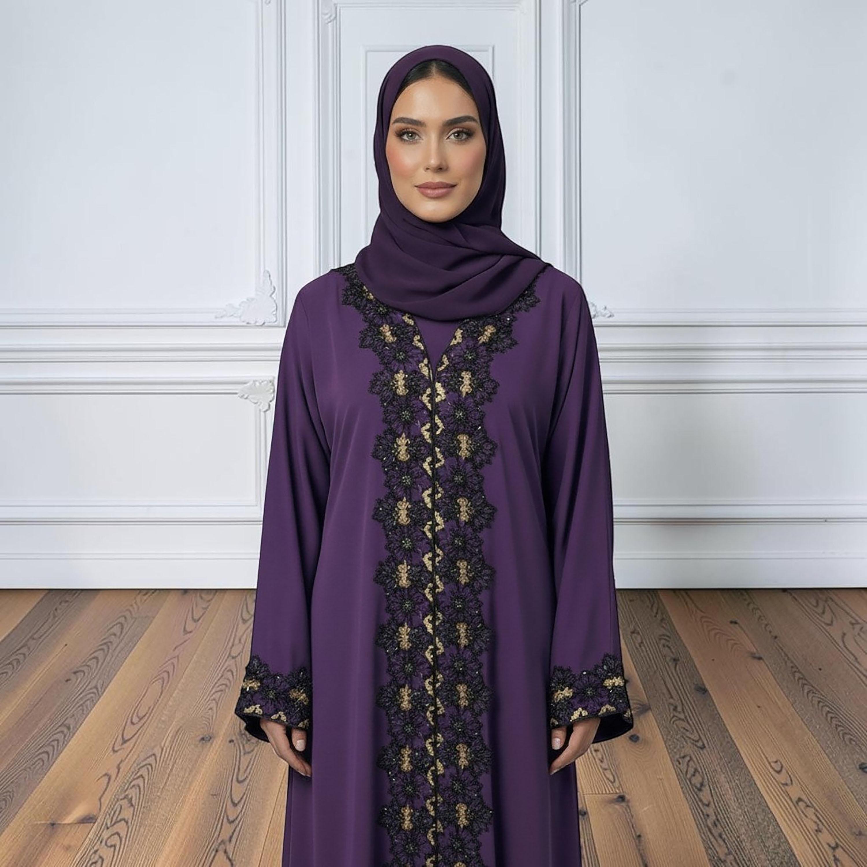 عباءة سهرة نسائية من قماش الندى بدانتيل الزهور بلون أرجواني مع حجاب وفستان داخلي متناسق من نخبة-women-arabicclothing-abayas-image-2