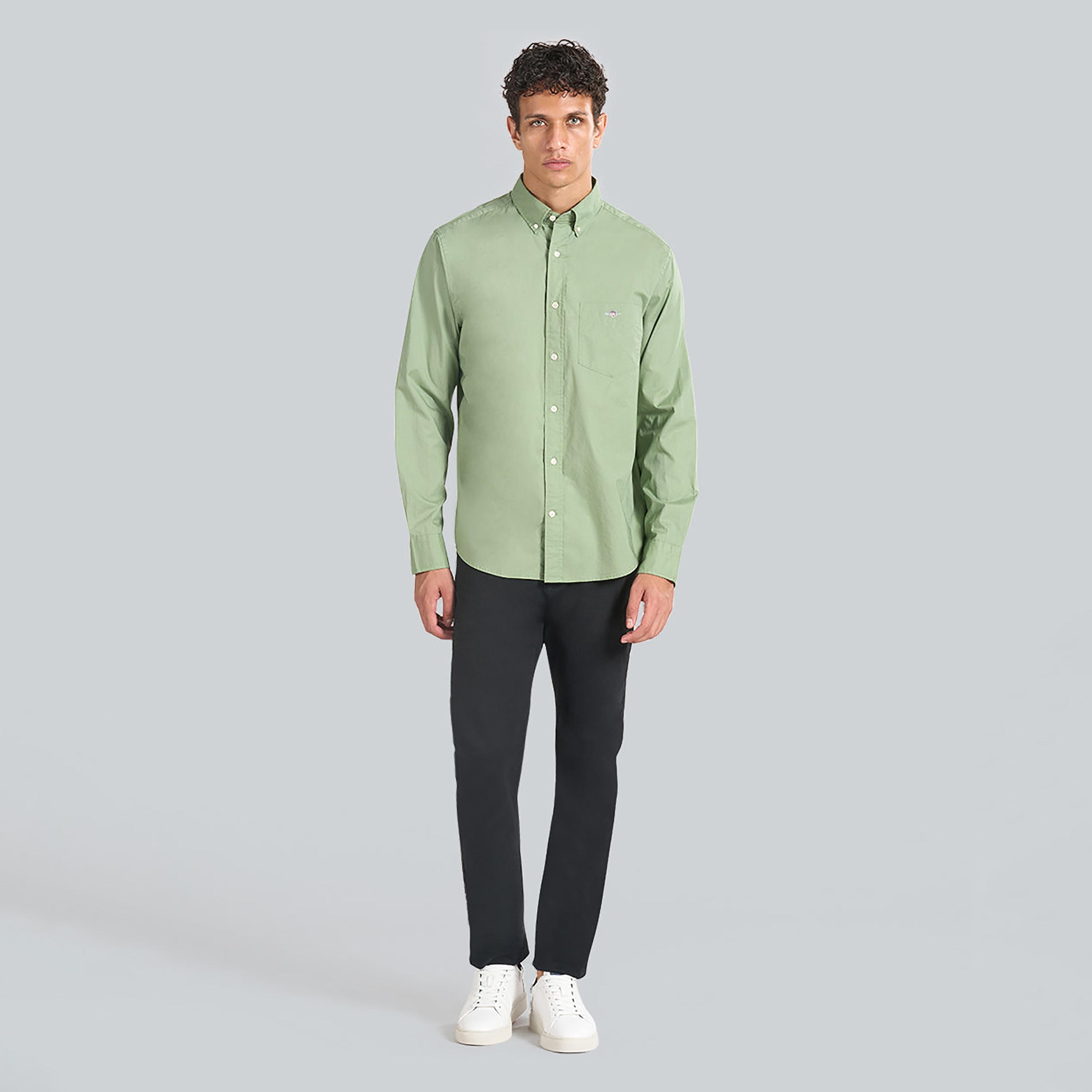 قميص بوبلين رجالي بقصة عادية بياقة بأزرار وأكمام طويلة، سادة من جانت-men-clothing-shirts-image-3