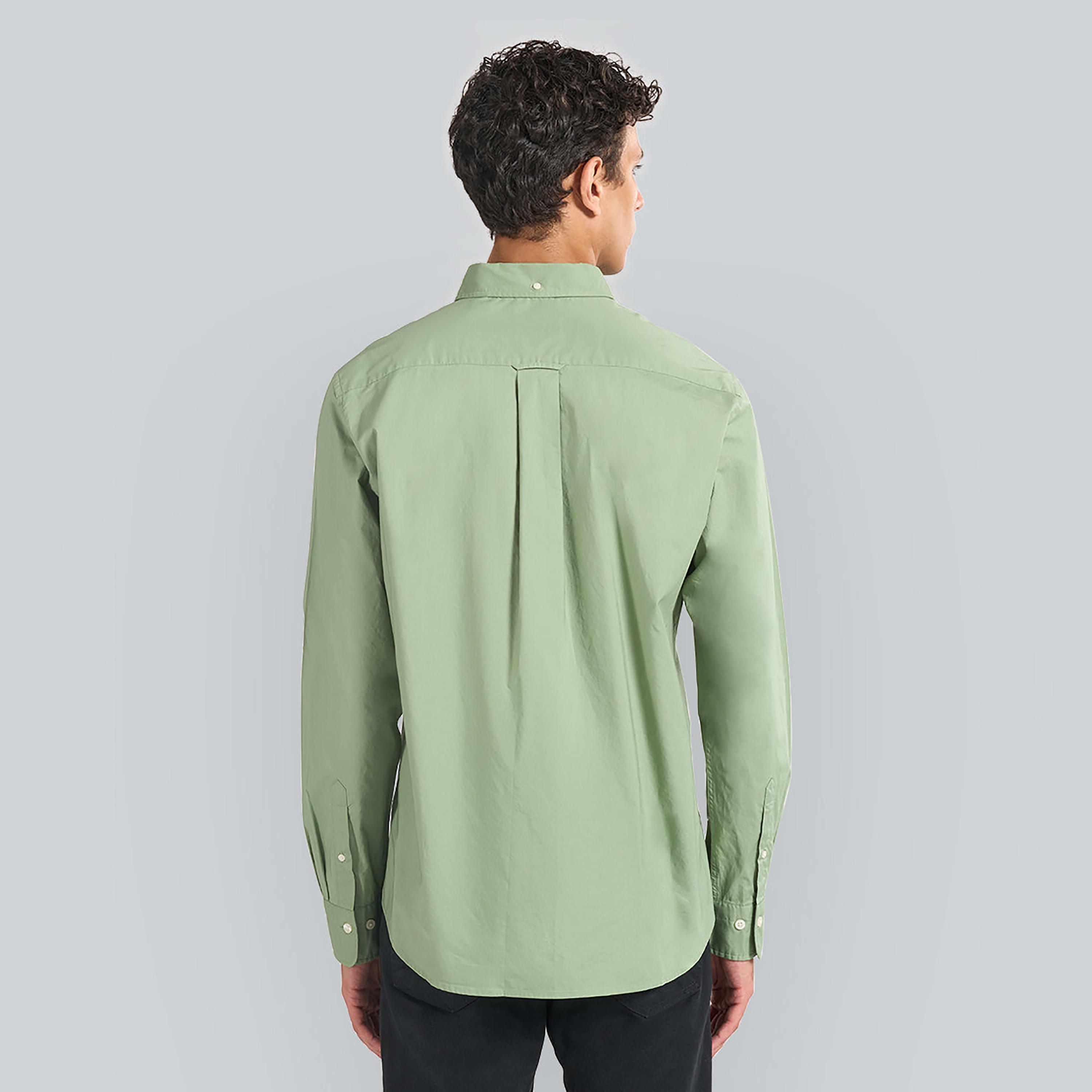 قميص بوبلين رجالي بقصة عادية بياقة بأزرار وأكمام طويلة، سادة من جانت-men-clothing-shirts-image-4