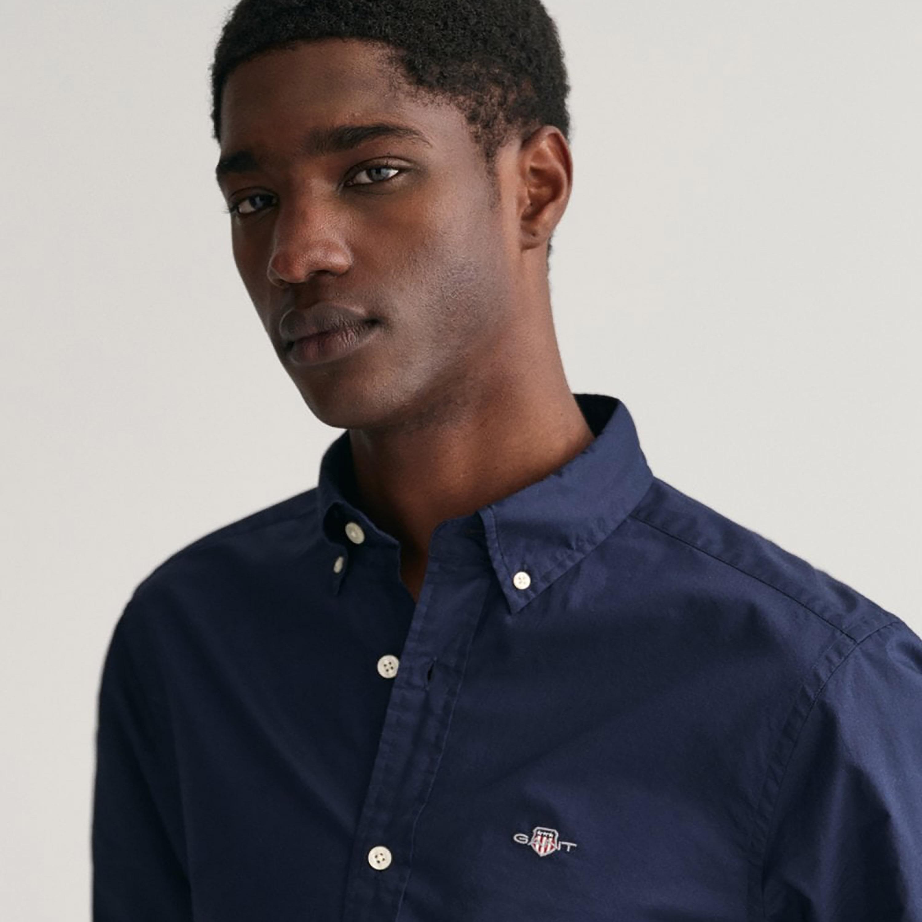 قميص من جانت لوجو التفاصيل مزين بأزرار سفلية وأكمام طويلة وجيب رقعة-men-clothing-shirts-image-2