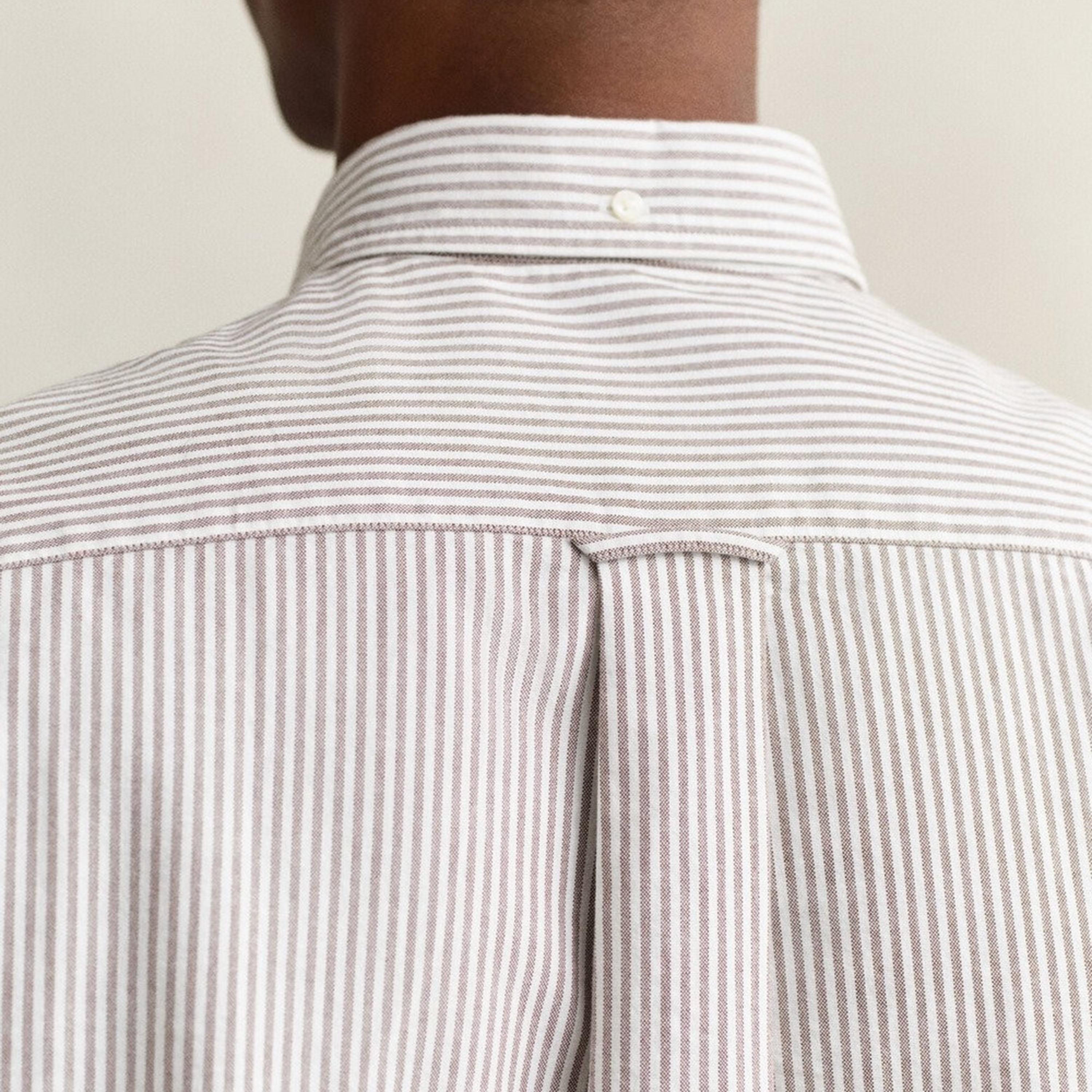قميص رجالي مخطط بقصة عادية وأكمام طويلة وياقة بأزرار سفلية من Gant-men-clothing-shirts-image-3