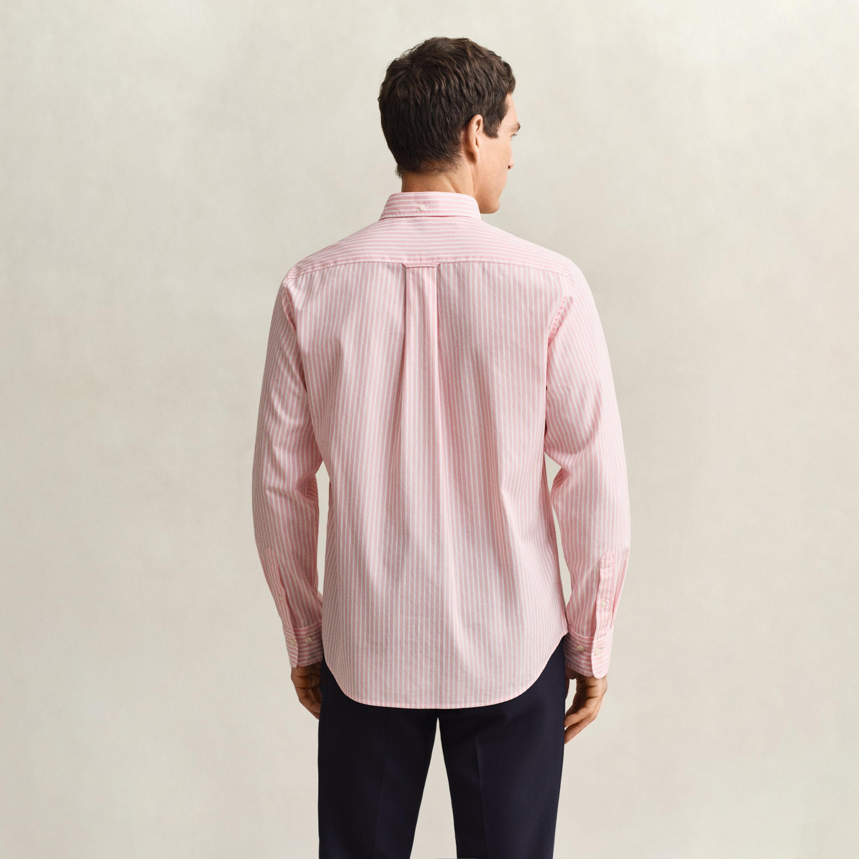 قميص بوبلين رجالي بقصة عادية بياقة بأزرار وأكمام طويلة، مخطط من جانت-men-clothing-shirts-image-17