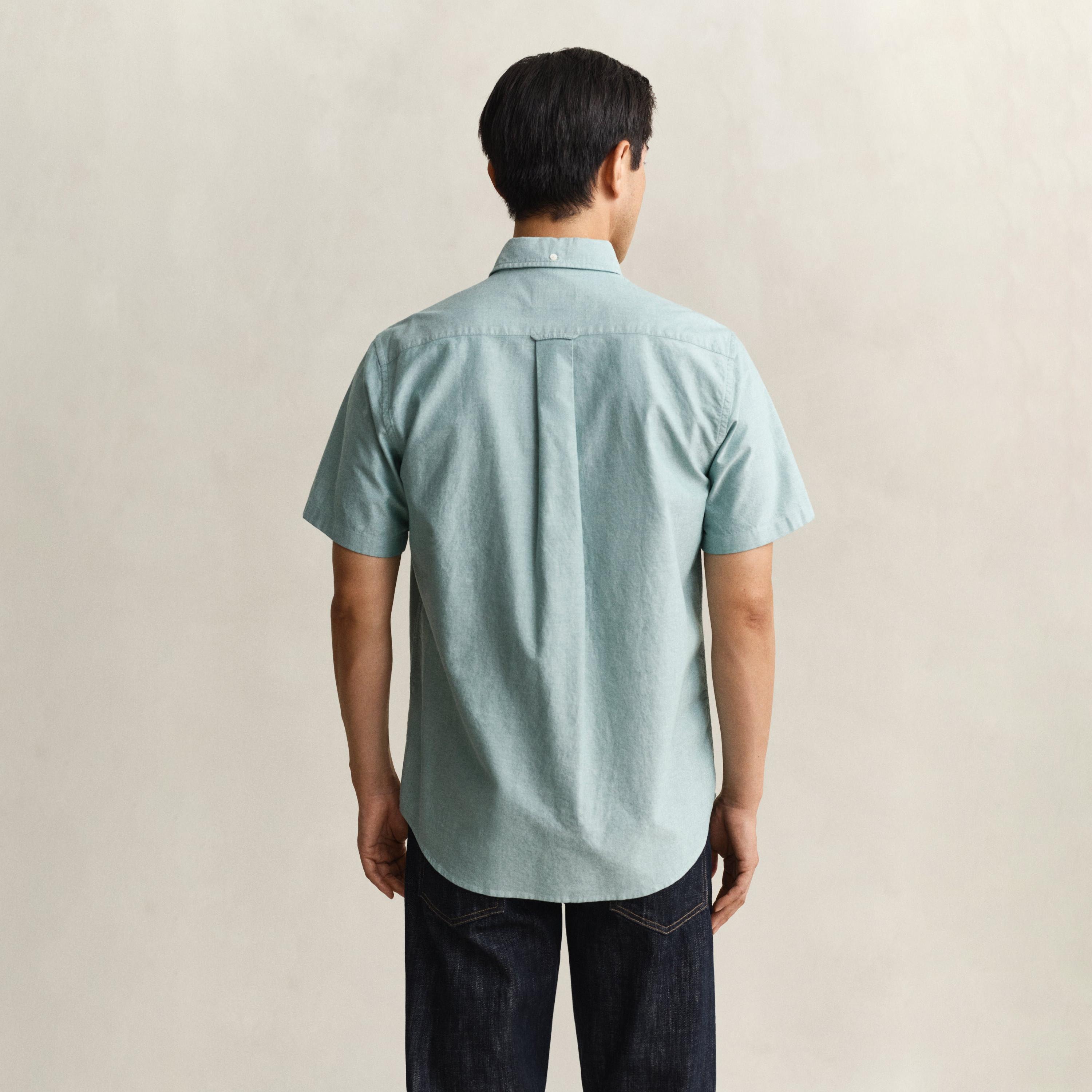 قميص أكسفورد رجالي بقصة عادية بياقة بأزرار وأكمام قصيرة، سادة من جانت-men-clothing-shirts-image-13