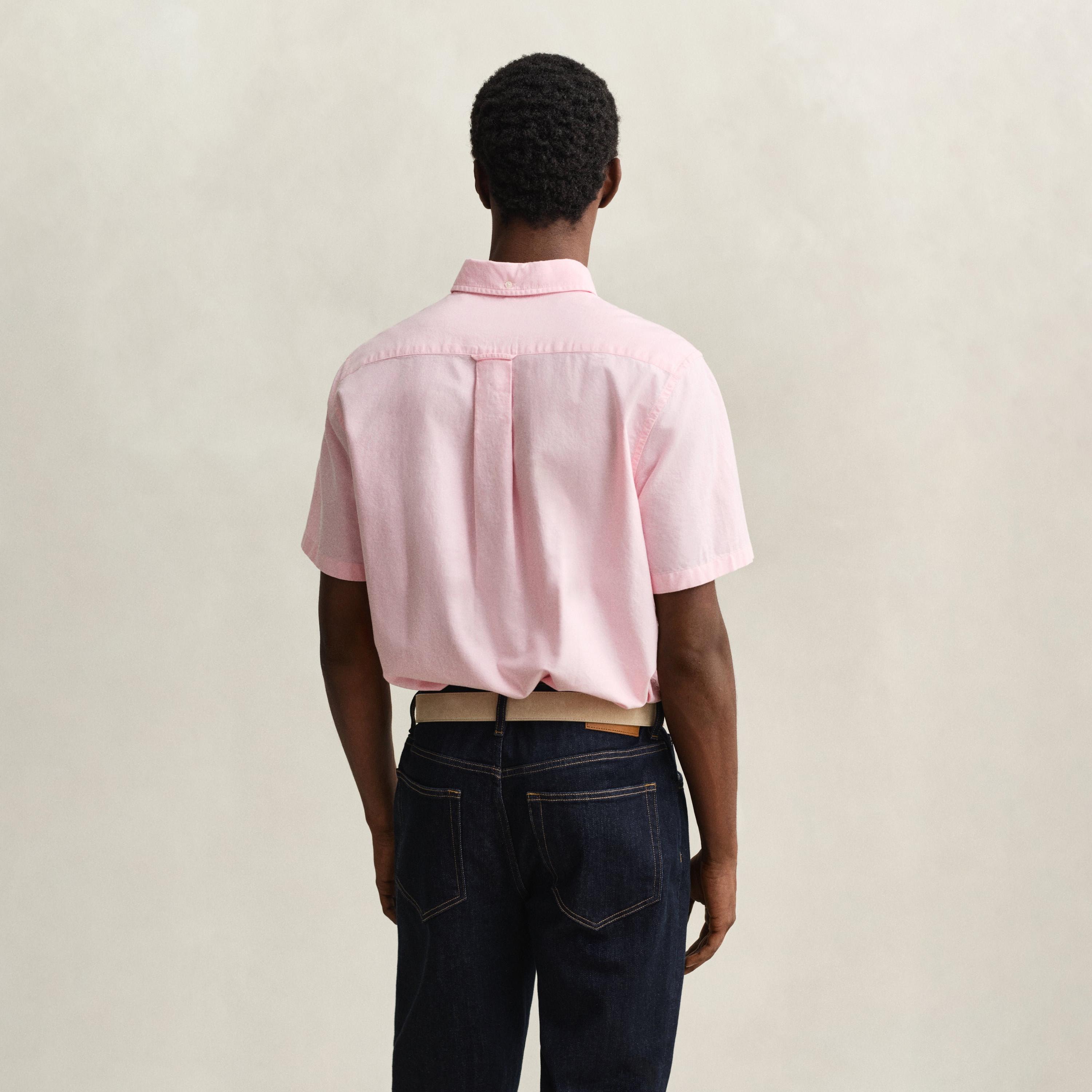 قميص أكسفورد رجالي بقصة عادية بياقة بأزرار وأكمام قصيرة، سادة من جانت-men-clothing-shirts-image-24