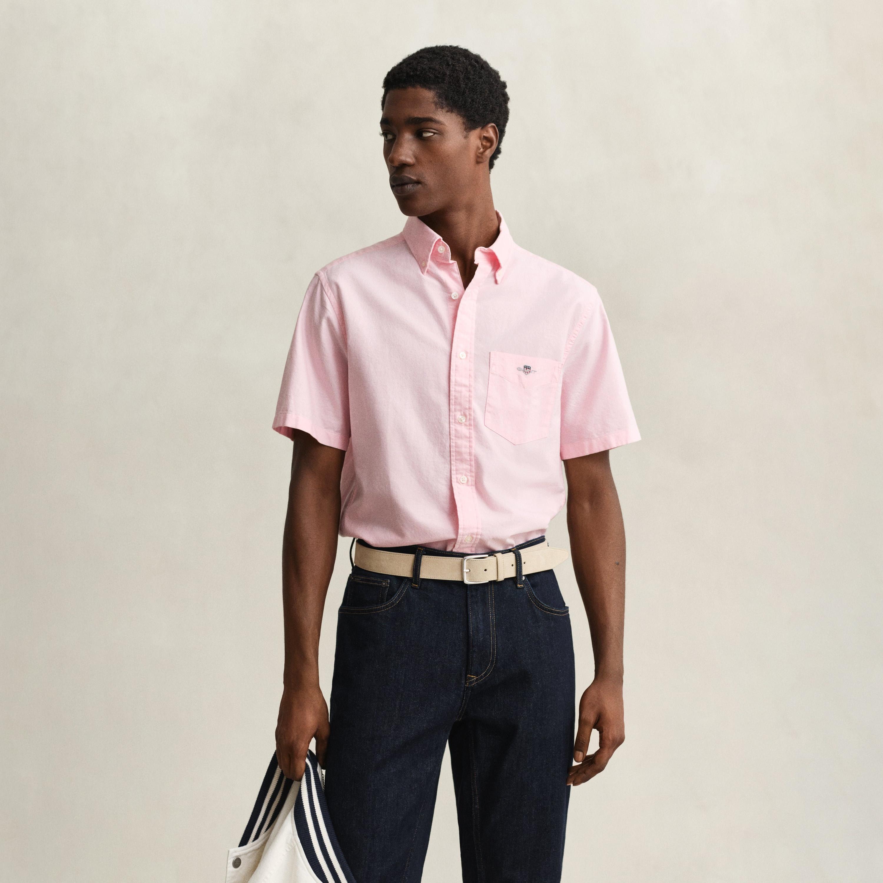 قميص أكسفورد رجالي بقصة عادية بياقة بأزرار وأكمام قصيرة، سادة من جانت-men-clothing-shirts-image-25