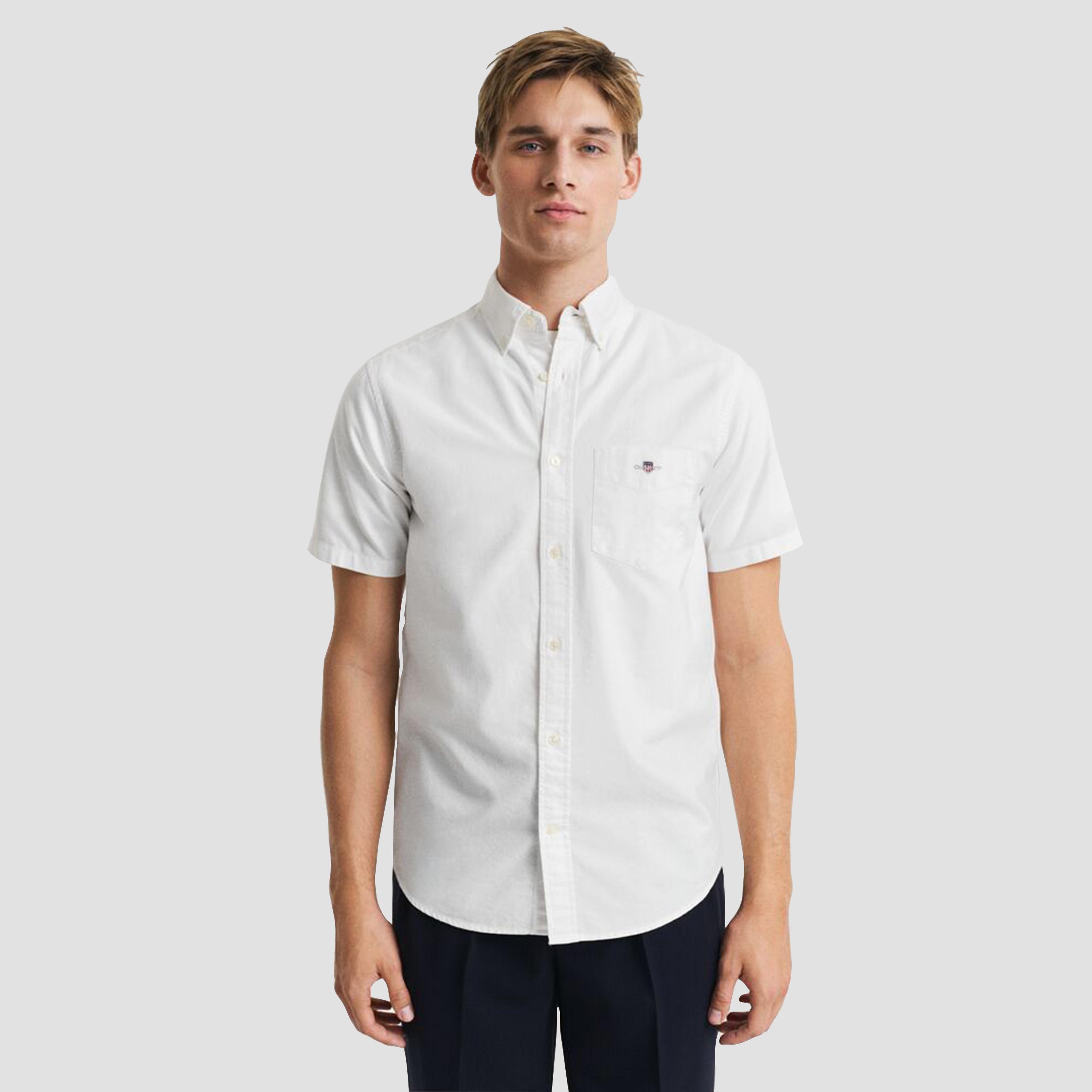 قميص أكسفورد رجالي بقصة عادية بياقة بأزرار وأكمام قصيرة، سادة من جانت-men-clothing-shirts-image-1