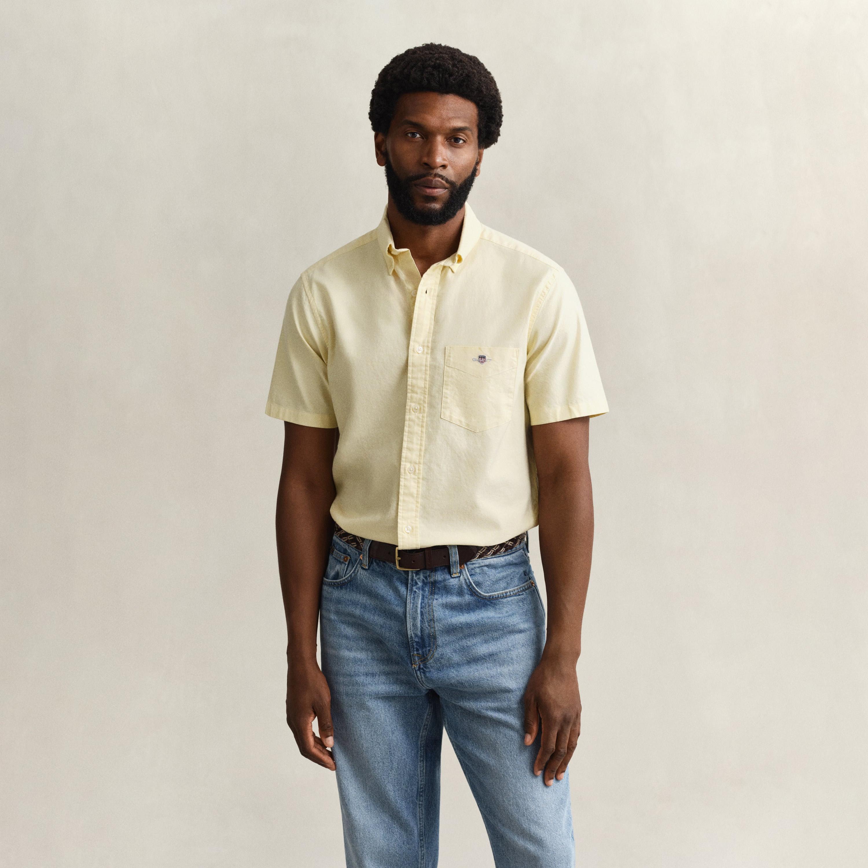 قميص أكسفورد رجالي بقصة عادية بياقة بأزرار وأكمام قصيرة، سادة من جانت-men-clothing-shirts-image-31