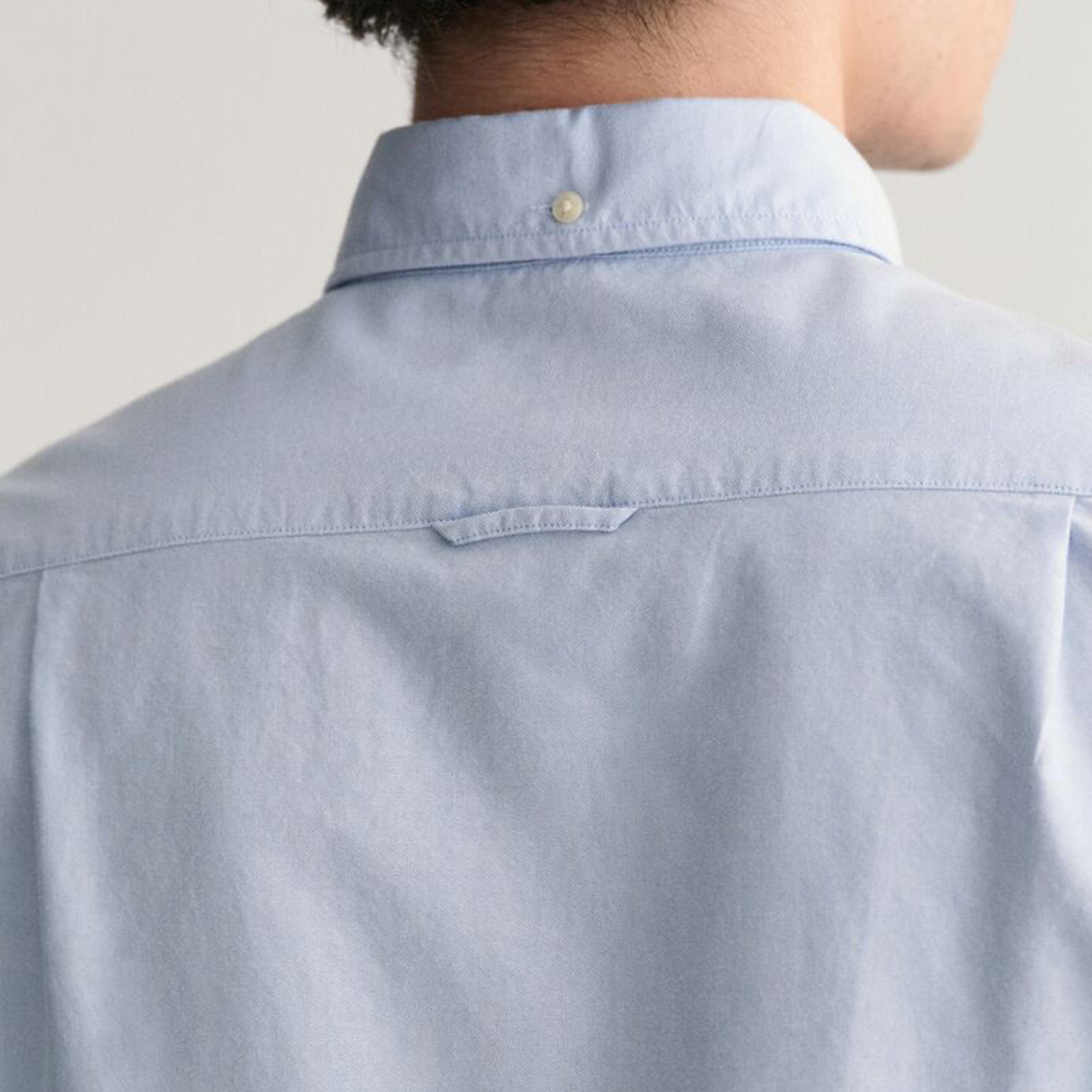 قميص رجالي بقصة ضيقة بياقة بأزرار سفلية سادة وأكمام طويلة من جانت.-men-clothing-shirts-image-3