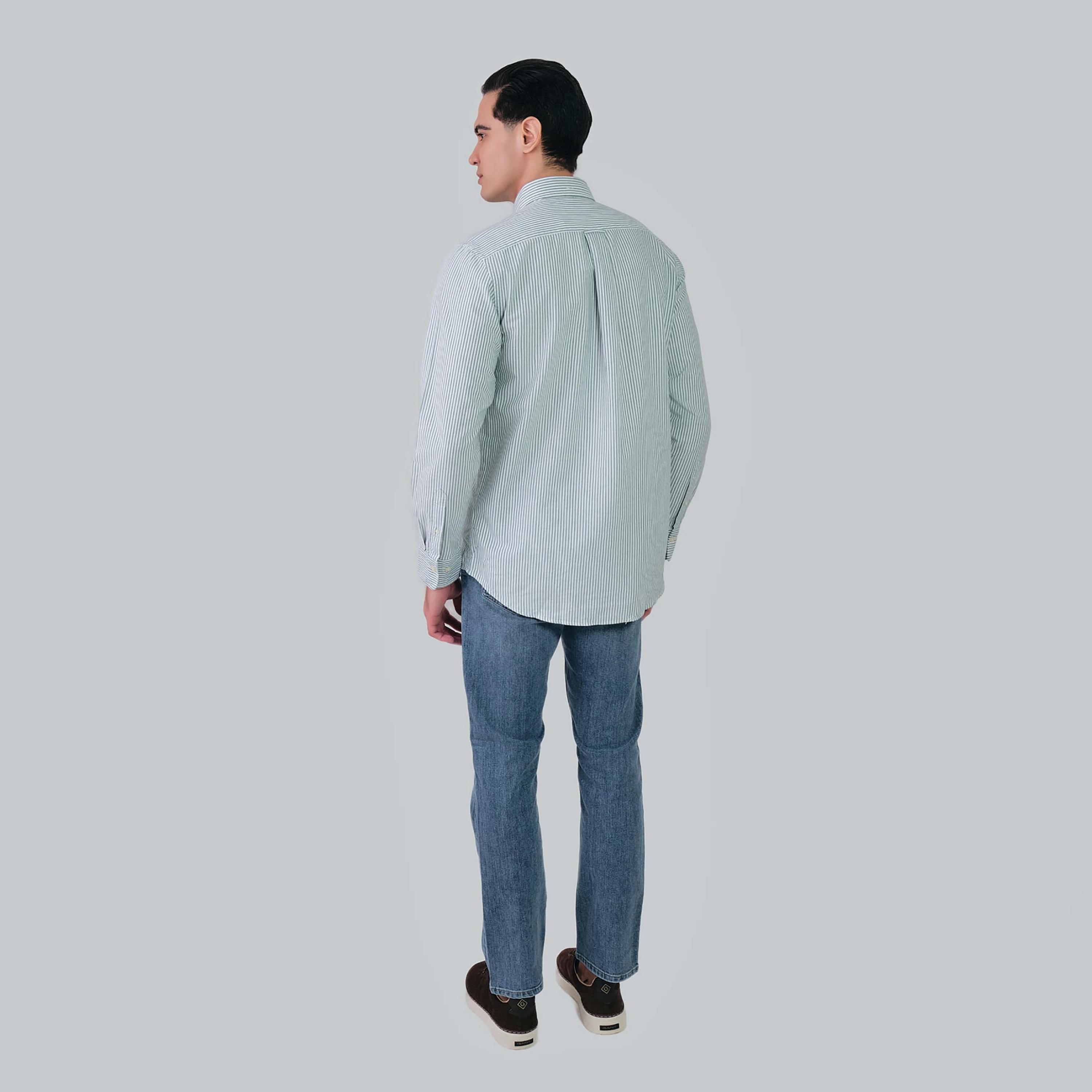 قميص رجالي مخطط بقصة عادية وأكمام طويلة وياقة بأزرار سفلية من Gant-men-clothing-shirts-image-12
