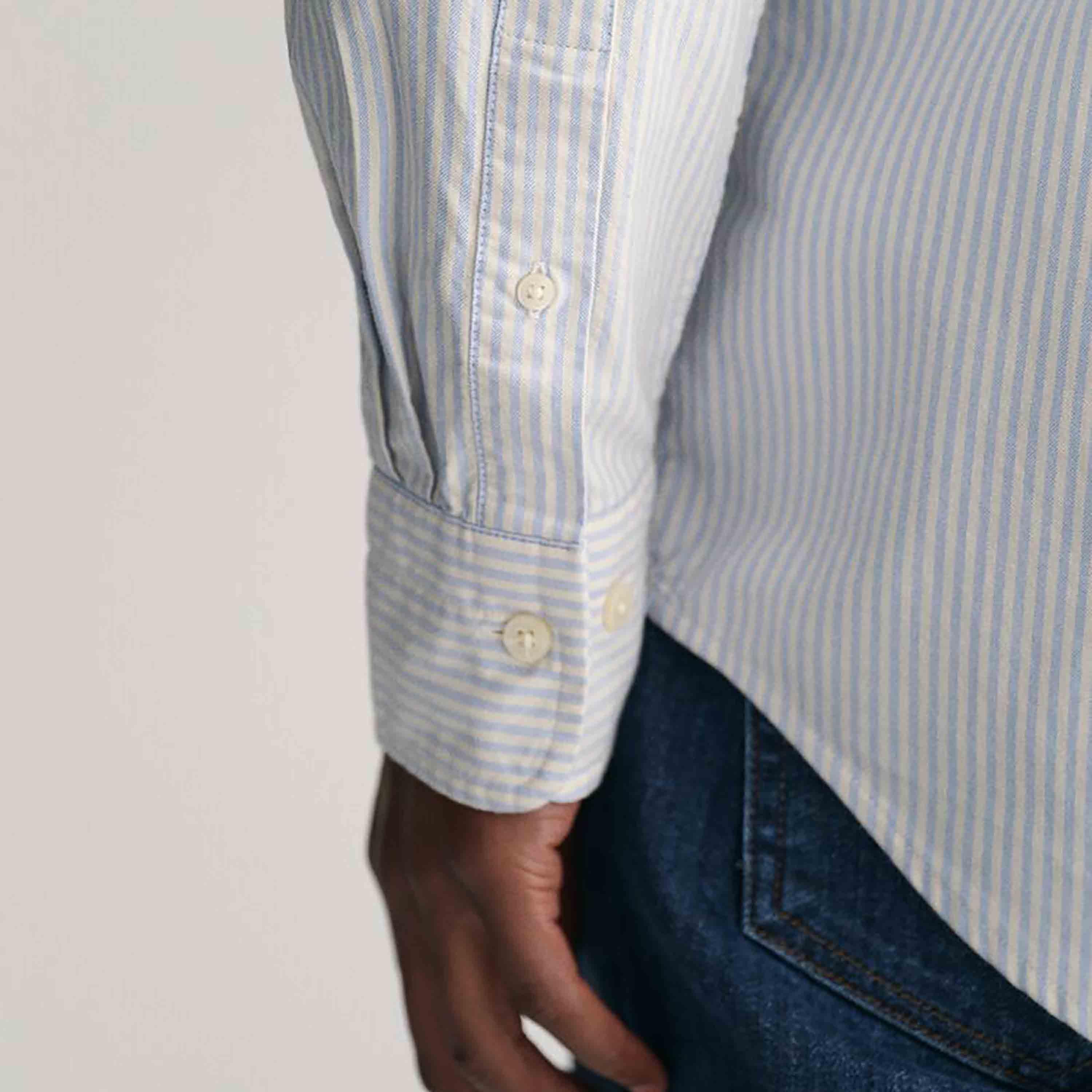 قميص رجالي مخطط بقصة عادية وأكمام طويلة وياقة بأزرار سفلية من Gant-men-clothing-shirts-image-2