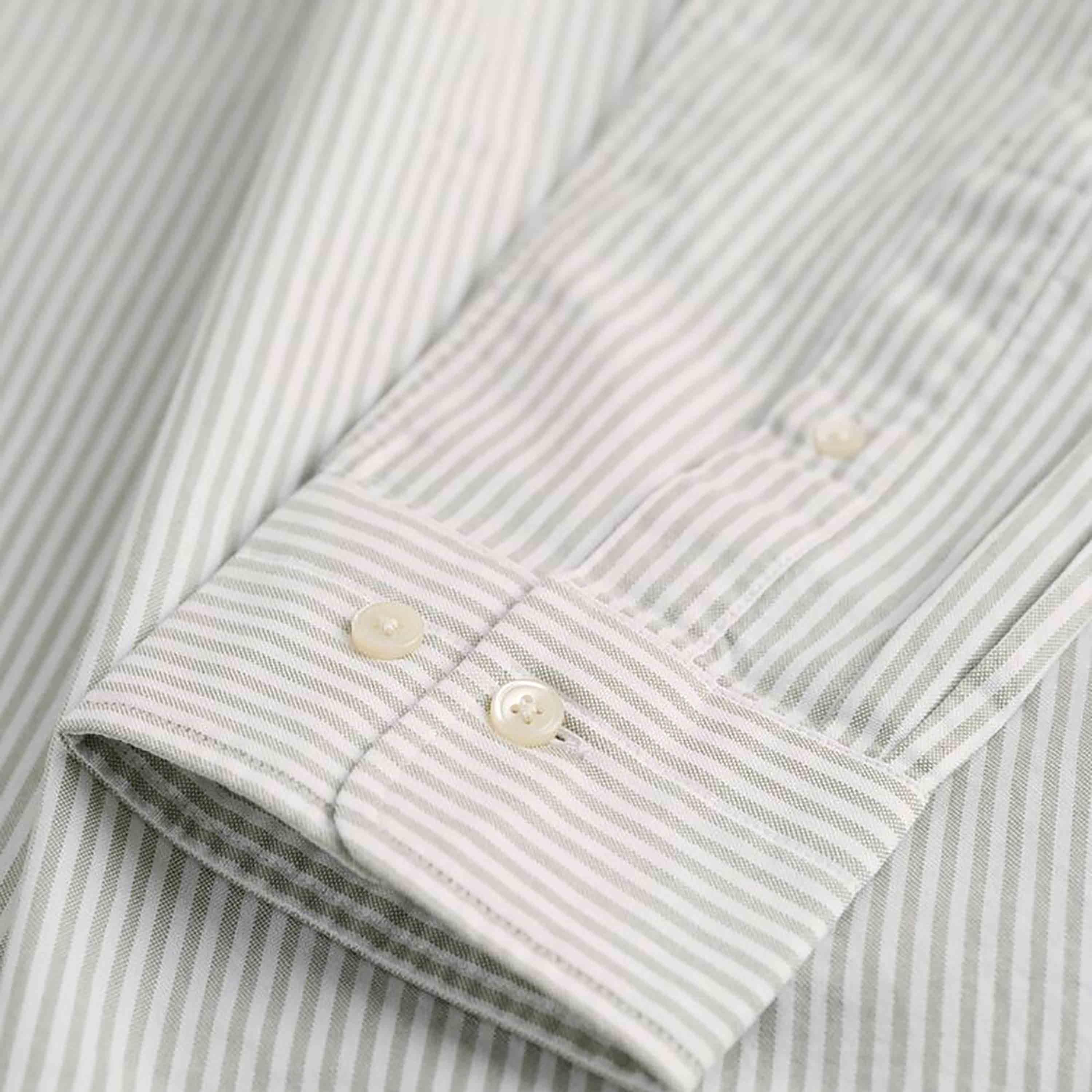 قميص رجالي مخطط بقصة عادية وأكمام طويلة وياقة بأزرار سفلية من Gant-men-clothing-shirts-image-7