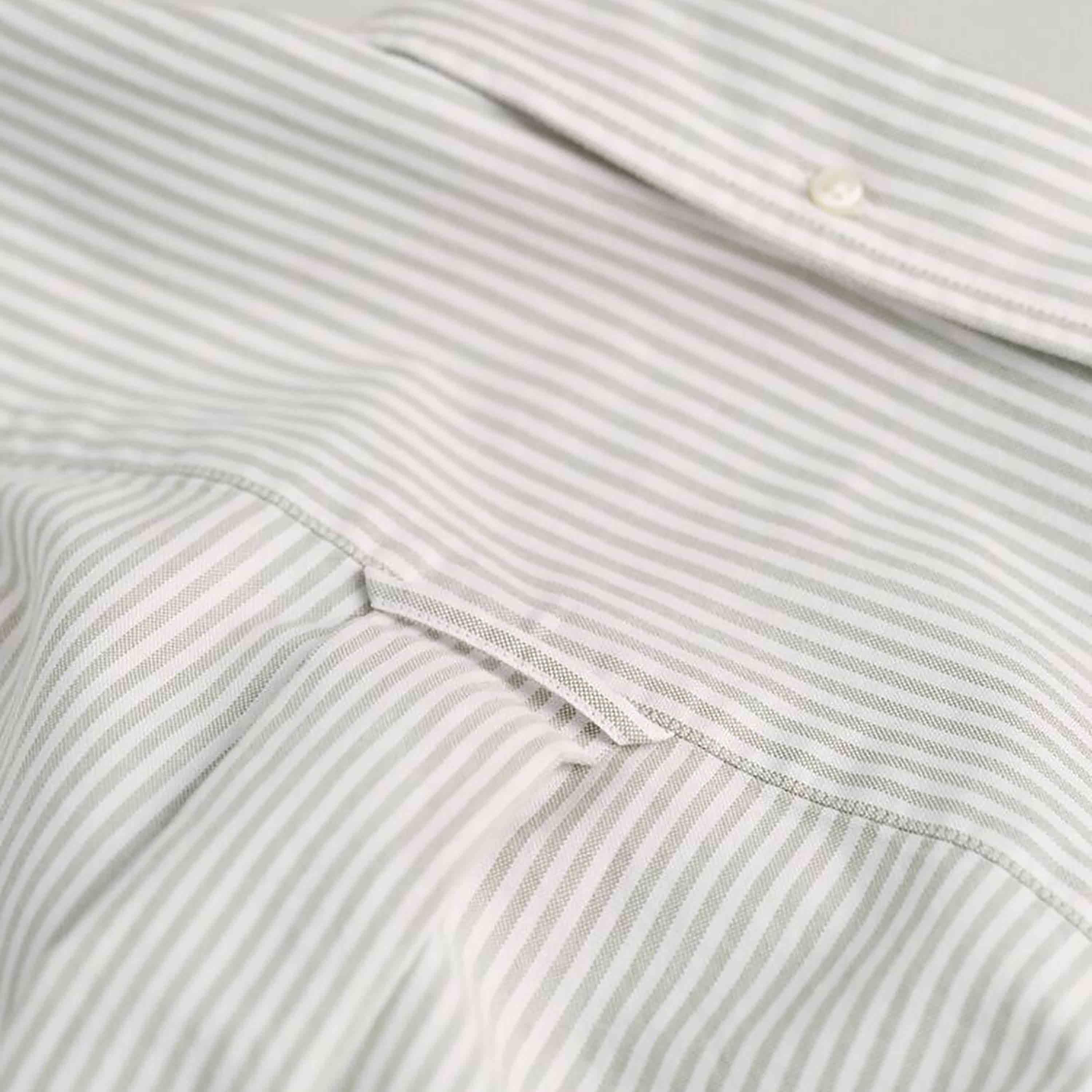 قميص رجالي مخطط بقصة عادية وأكمام طويلة وياقة بأزرار سفلية من Gant-men-clothing-shirts-image-8