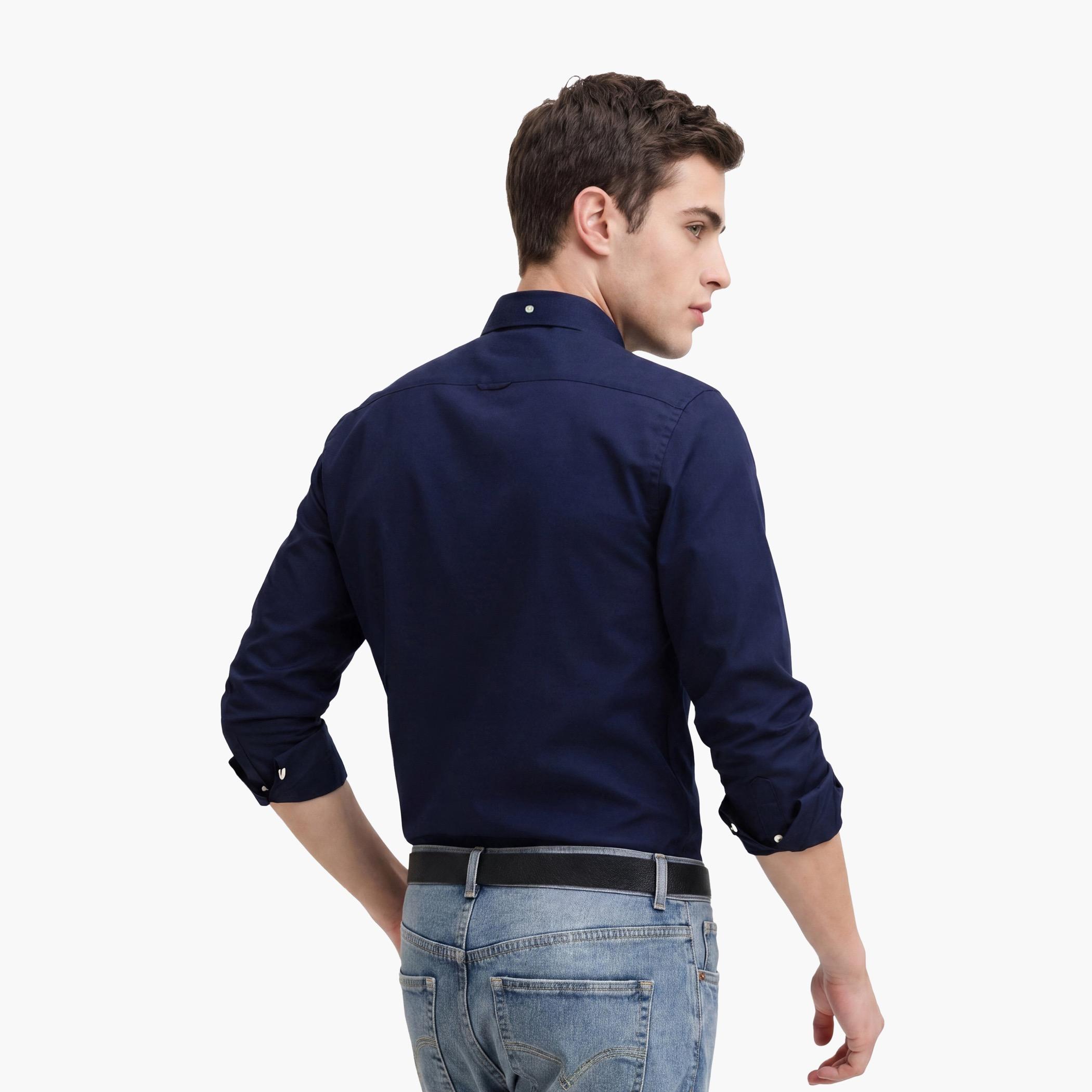 قميص رجالي من Gant بقصة ضيقة وأكمام طويلة وياقة بأزرار سفلية-men-clothing-shirts-image-3