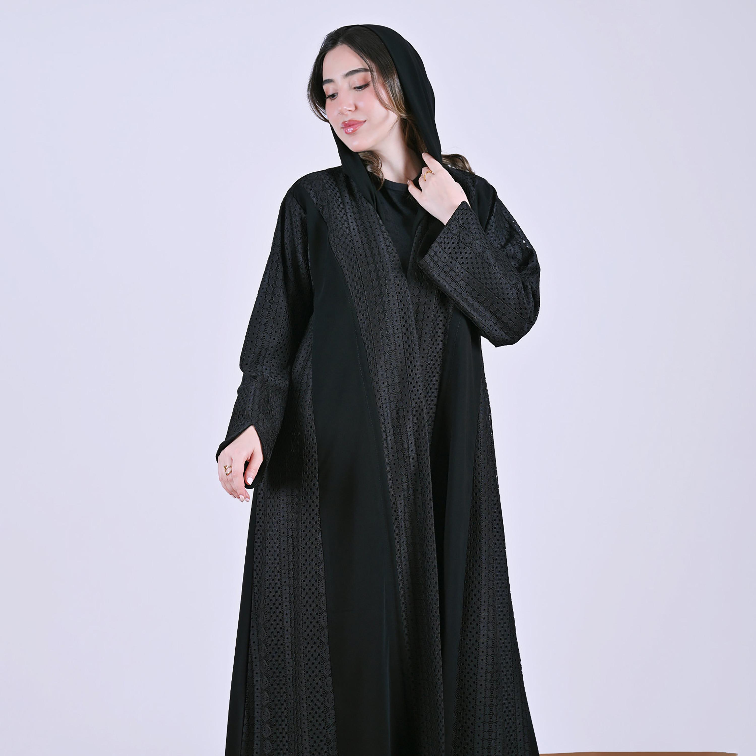 عباءة كتان بأساور عريضة من الدانتيل المطرز مع حجاب سوداء للنساء من حوراء-women-arabicclothing-abayas-image-2