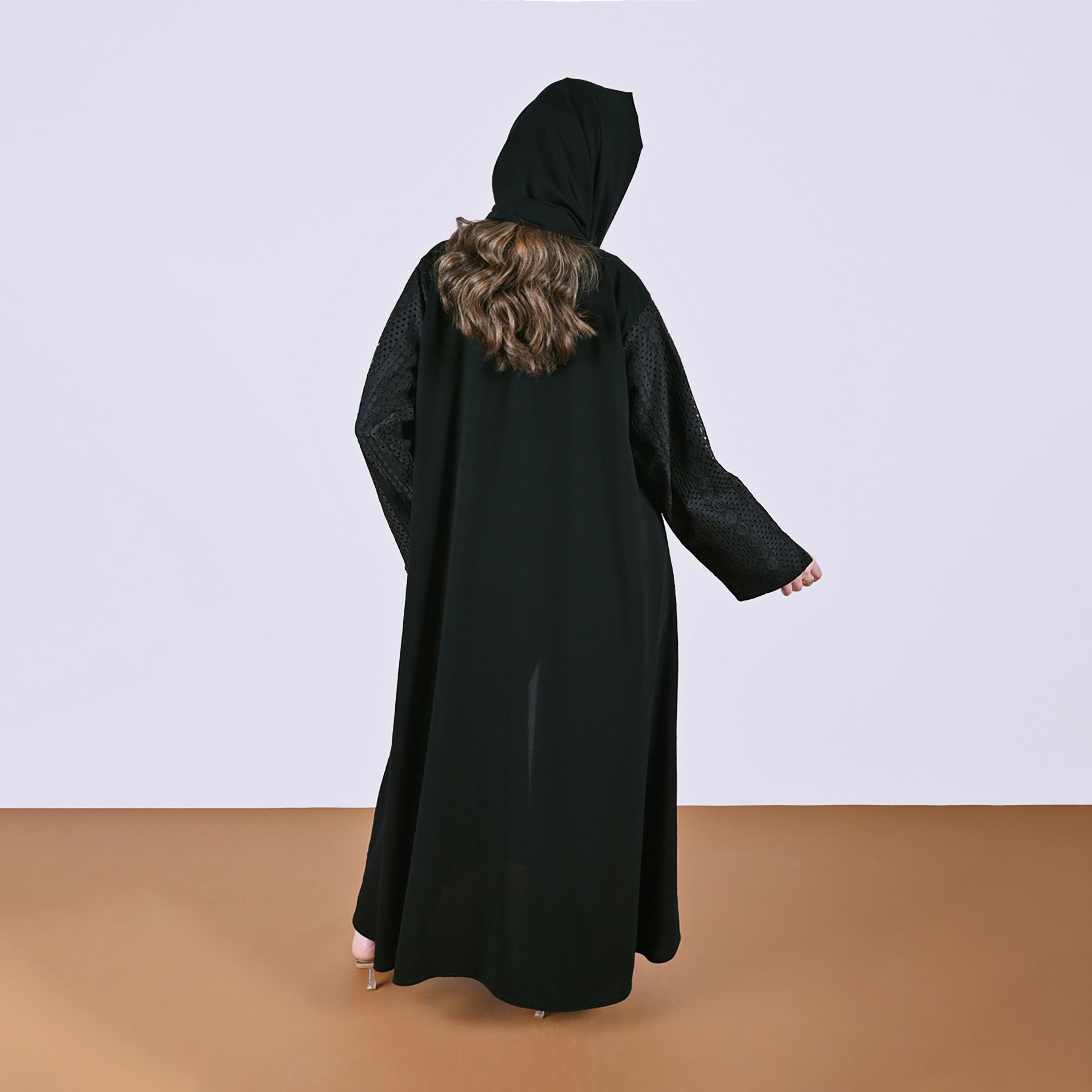 عباءة كتان بأساور عريضة من الدانتيل المطرز مع حجاب سوداء للنساء من حوراء-women-arabicclothing-abayas-image-4