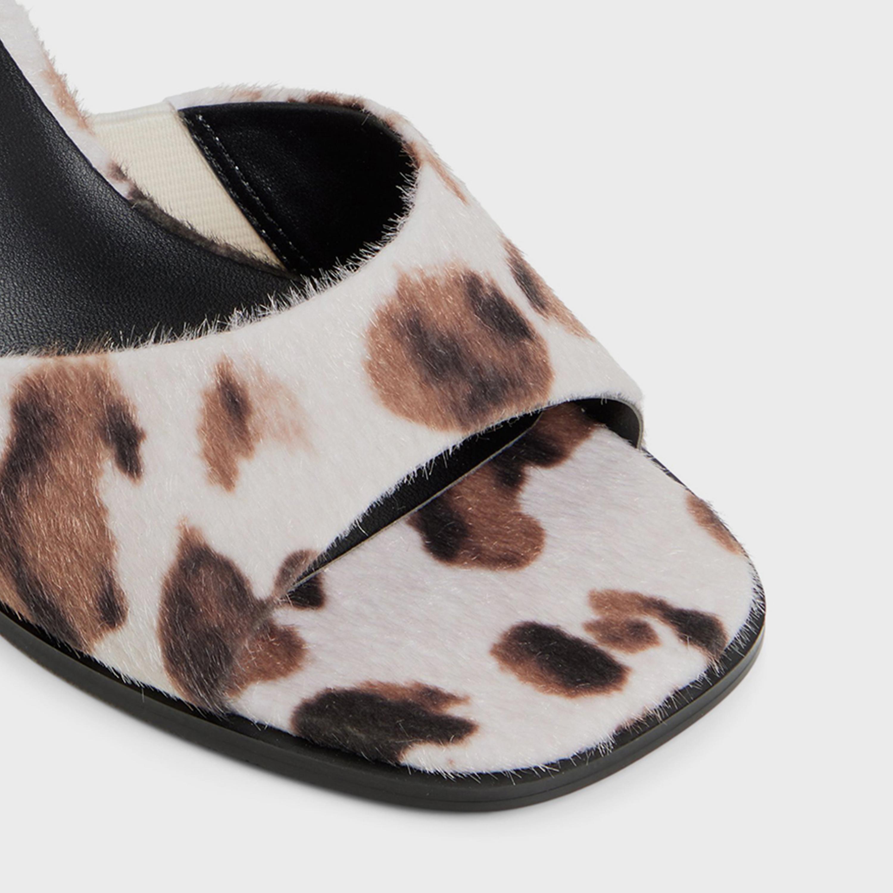 كول ات سبرينغ - حذاء مفتوح من الأمام سهل الارتداء للنساء | 30CASSIEE-women-shoes-heels-image-8