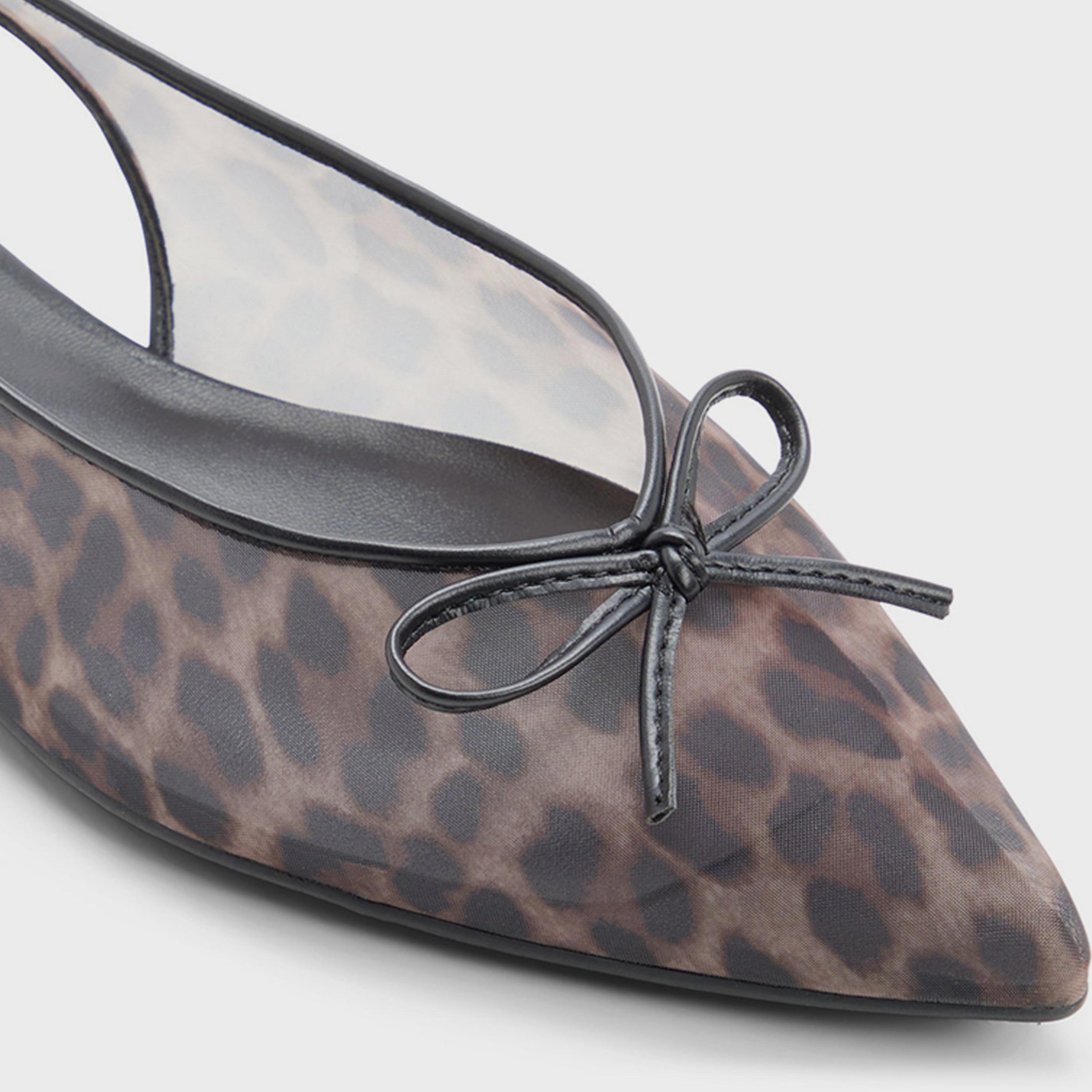 كول ات سبرينغ - حذاء باليرينا جينيكا مسطح مقدمة مدببة بحزام مطاطي للنساء | 30JENNIKA-women-shoes-ballerinas-image-2