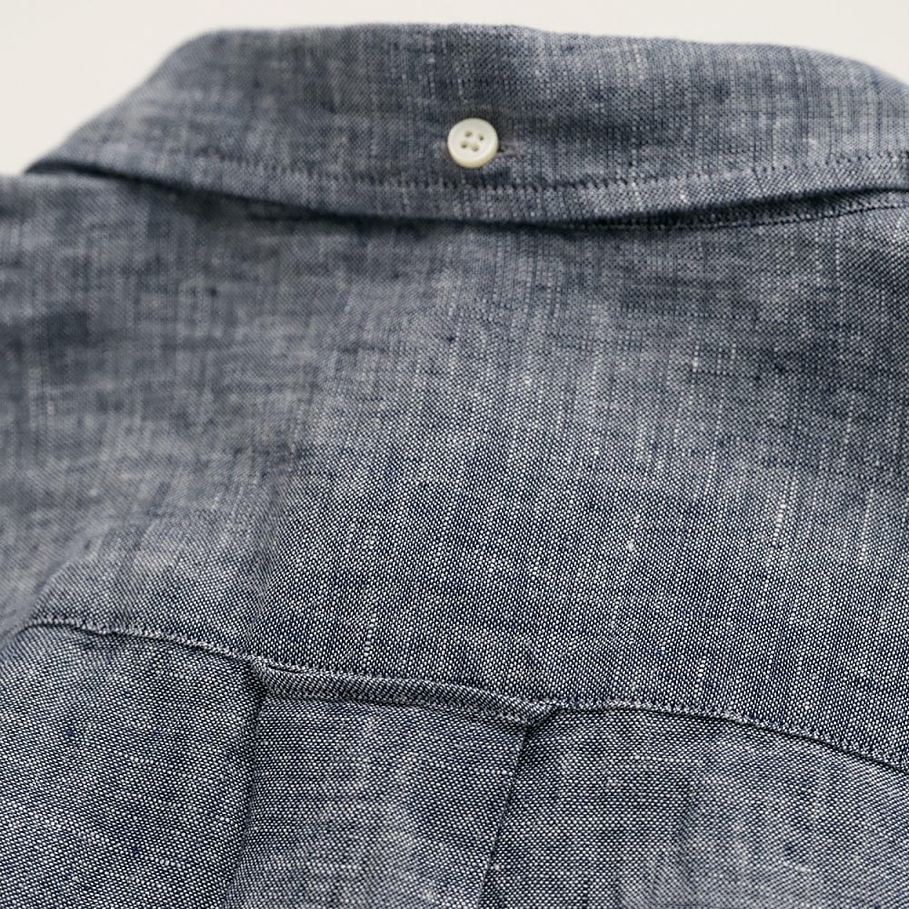 قميص من جانت بأكمام قصيرة وياقة بأزرار سفلية وجيب رقعة-men-clothing-shirts-image-3
