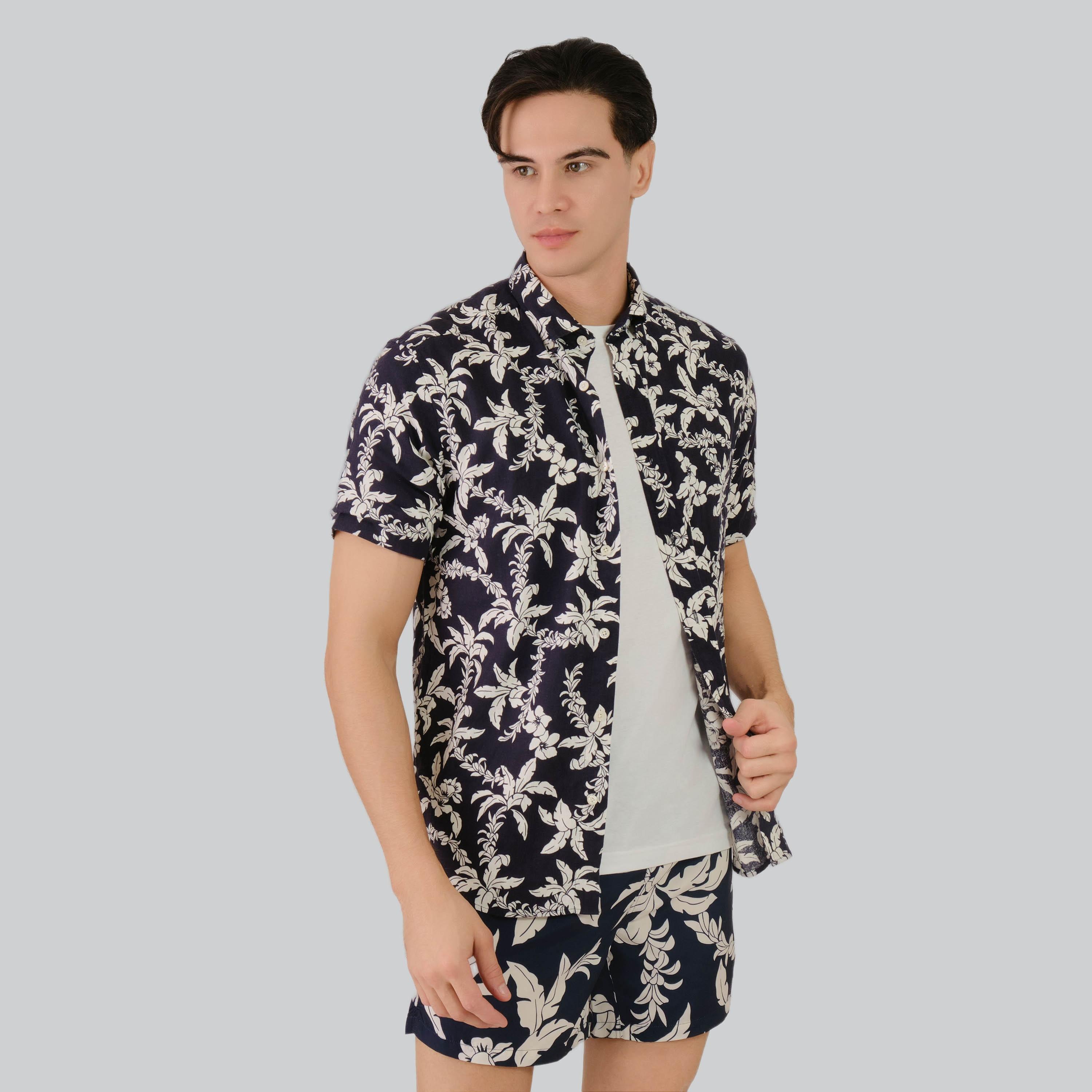 قميص رجالي بأكمام قصيرة وياقة وطبعة زهور من Gant-men-clothing-shirts-image-5