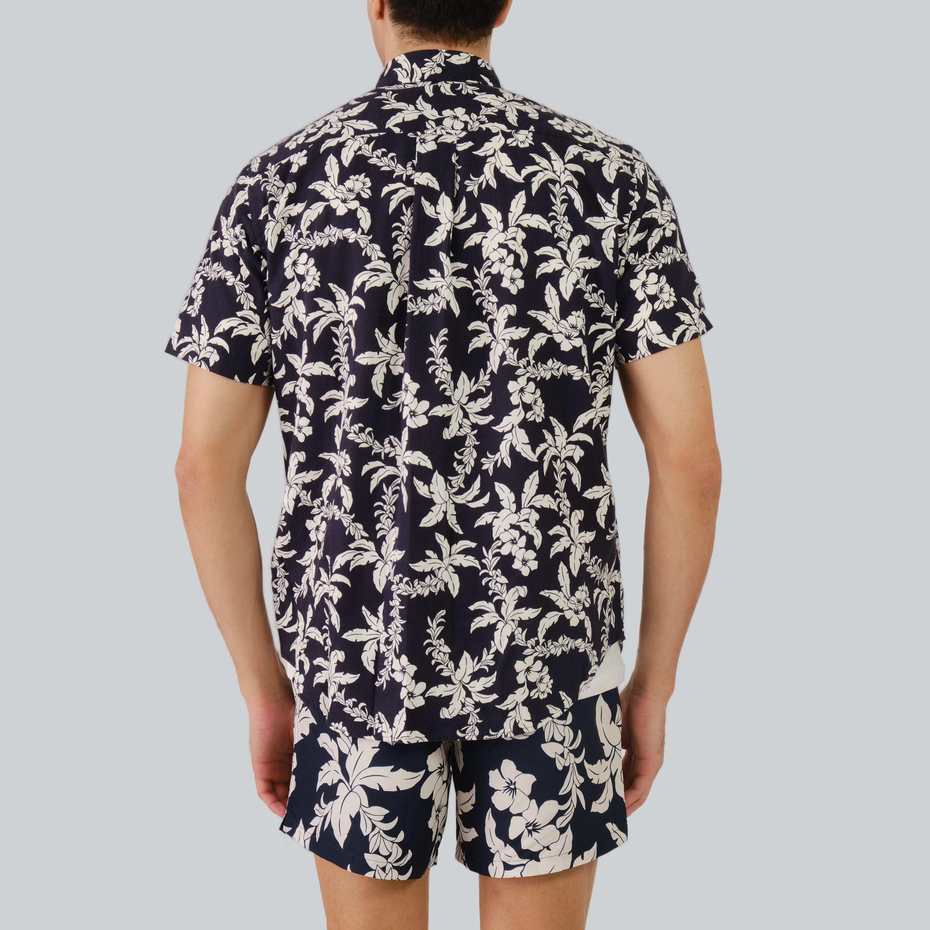 قميص رجالي بأكمام قصيرة وياقة وطبعة زهور من Gant-men-clothing-shirts-image-7