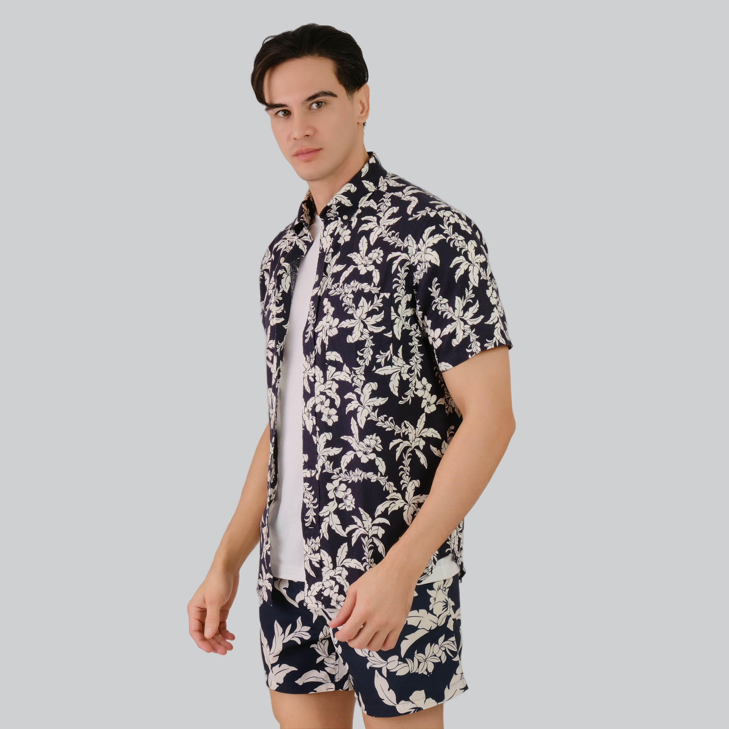 قميص رجالي بأكمام قصيرة وياقة وطبعة زهور من Gant-men-clothing-shirts-image-8