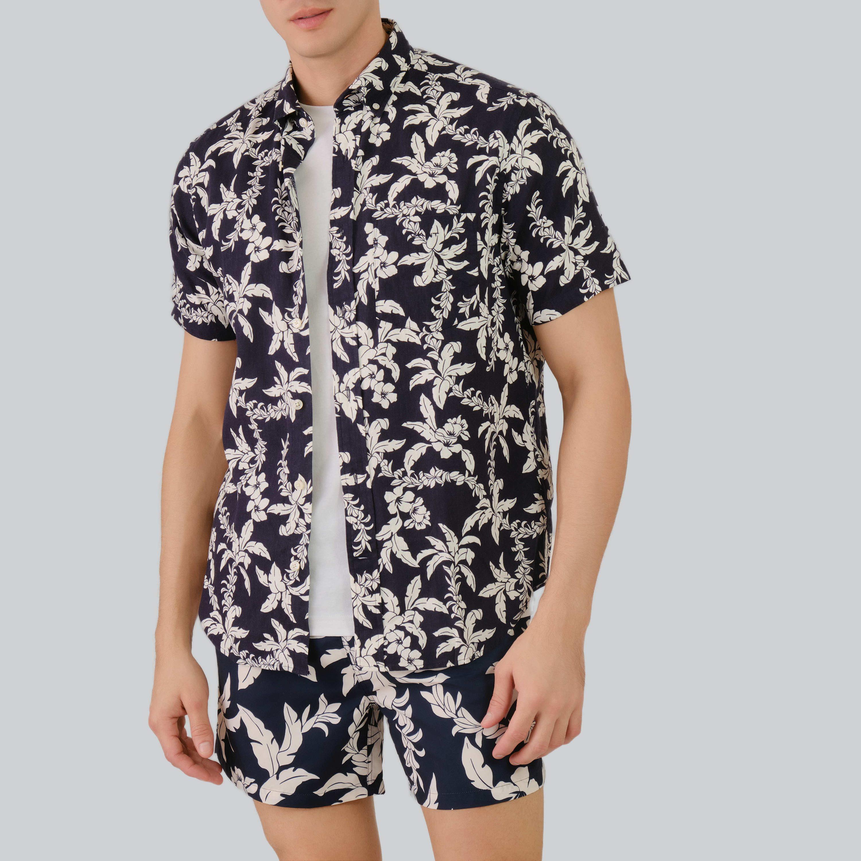 قميص رجالي بأكمام قصيرة وياقة وطبعة زهور من Gant-men-clothing-shirts-image-9