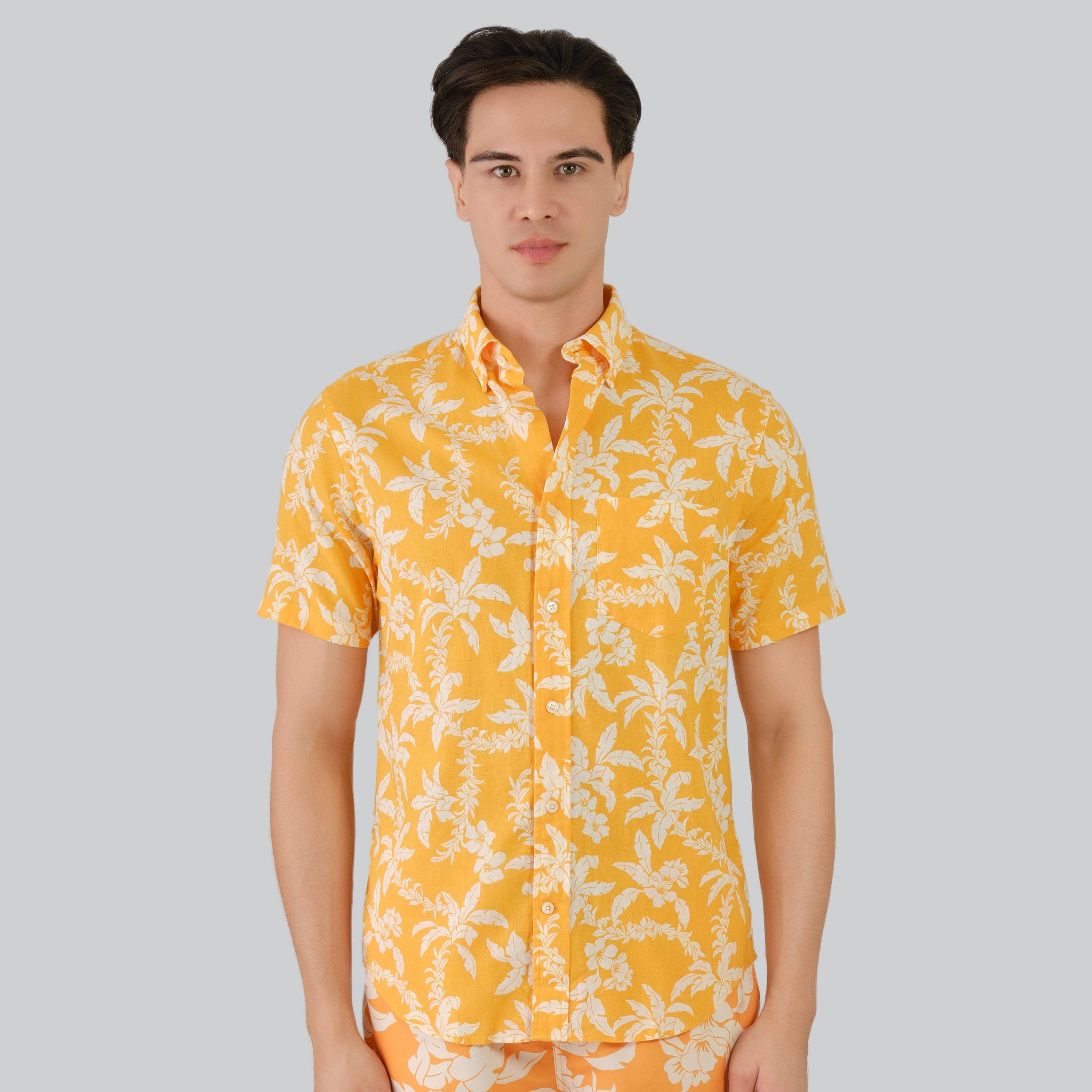 قميص رجالي بأكمام قصيرة وياقة وطبعة زهور من Gant-men-clothing-shirts-image-10