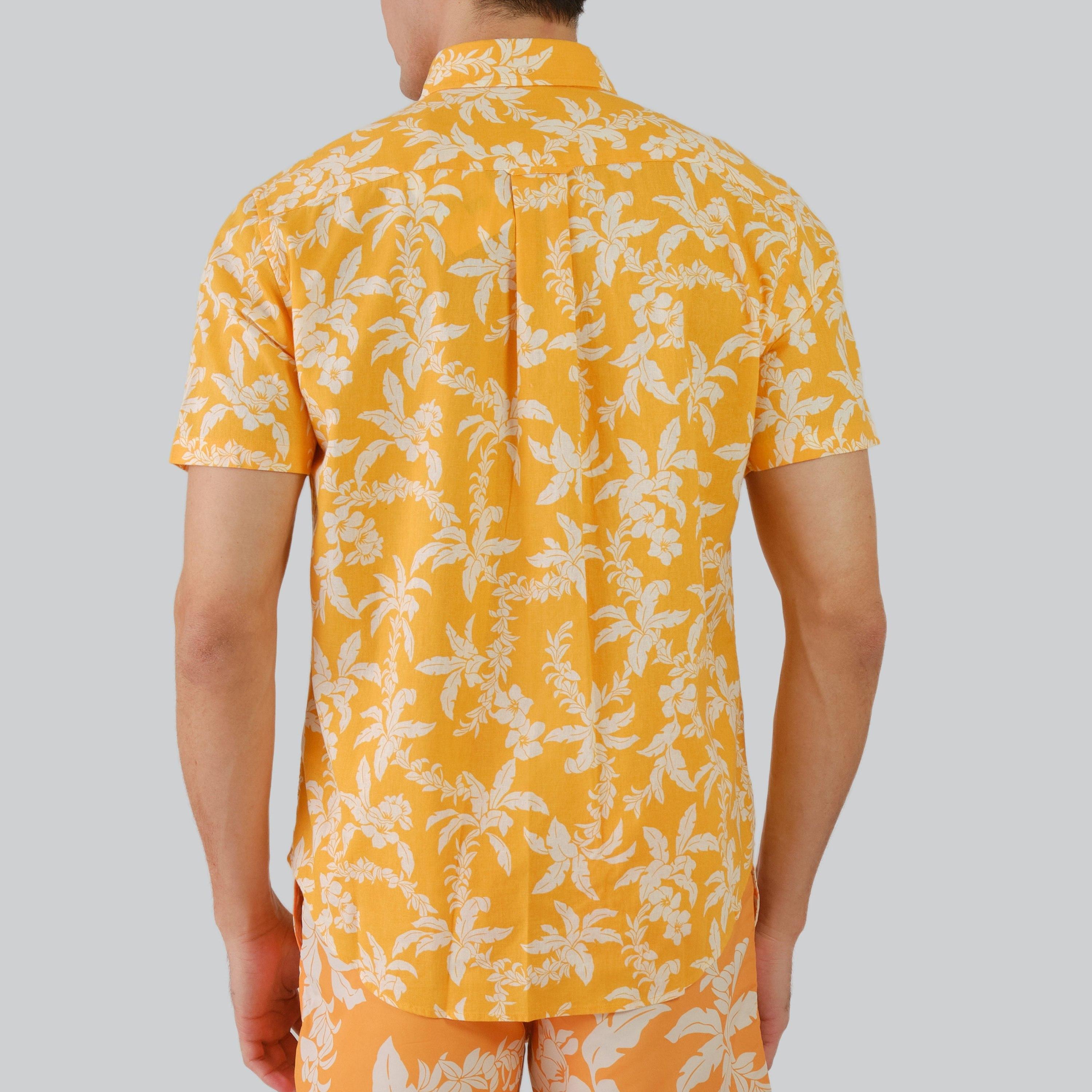 قميص رجالي بأكمام قصيرة وياقة وطبعة زهور من Gant-men-clothing-shirts-image-12