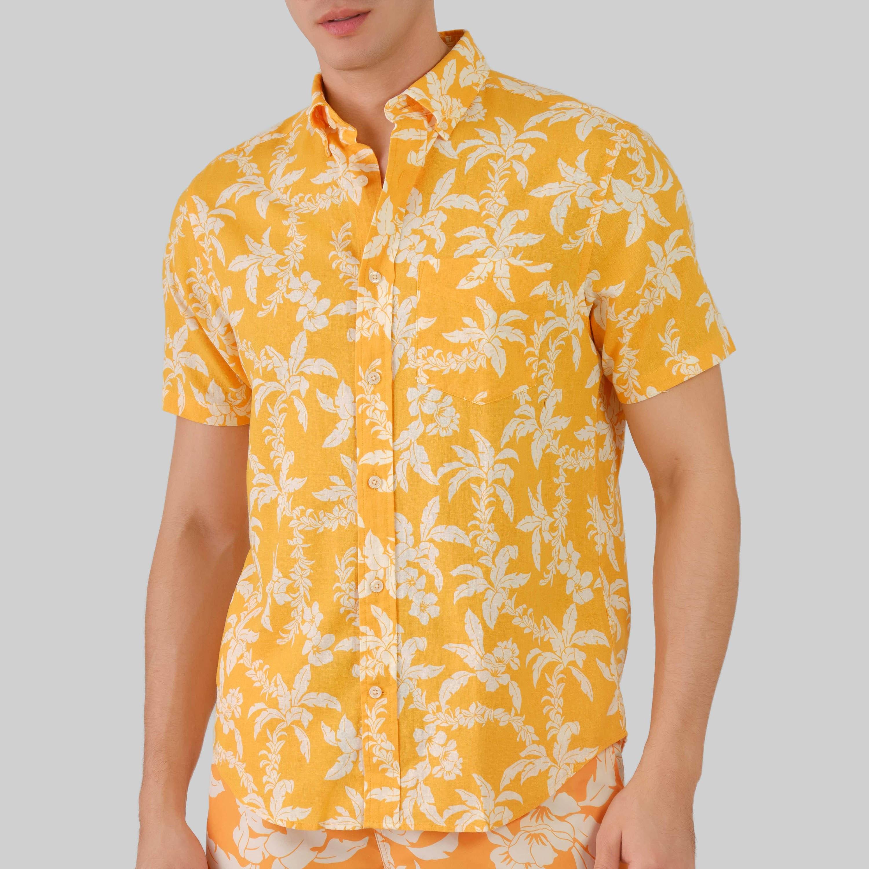 قميص رجالي بأكمام قصيرة وياقة وطبعة زهور من Gant-men-clothing-shirts-image-14