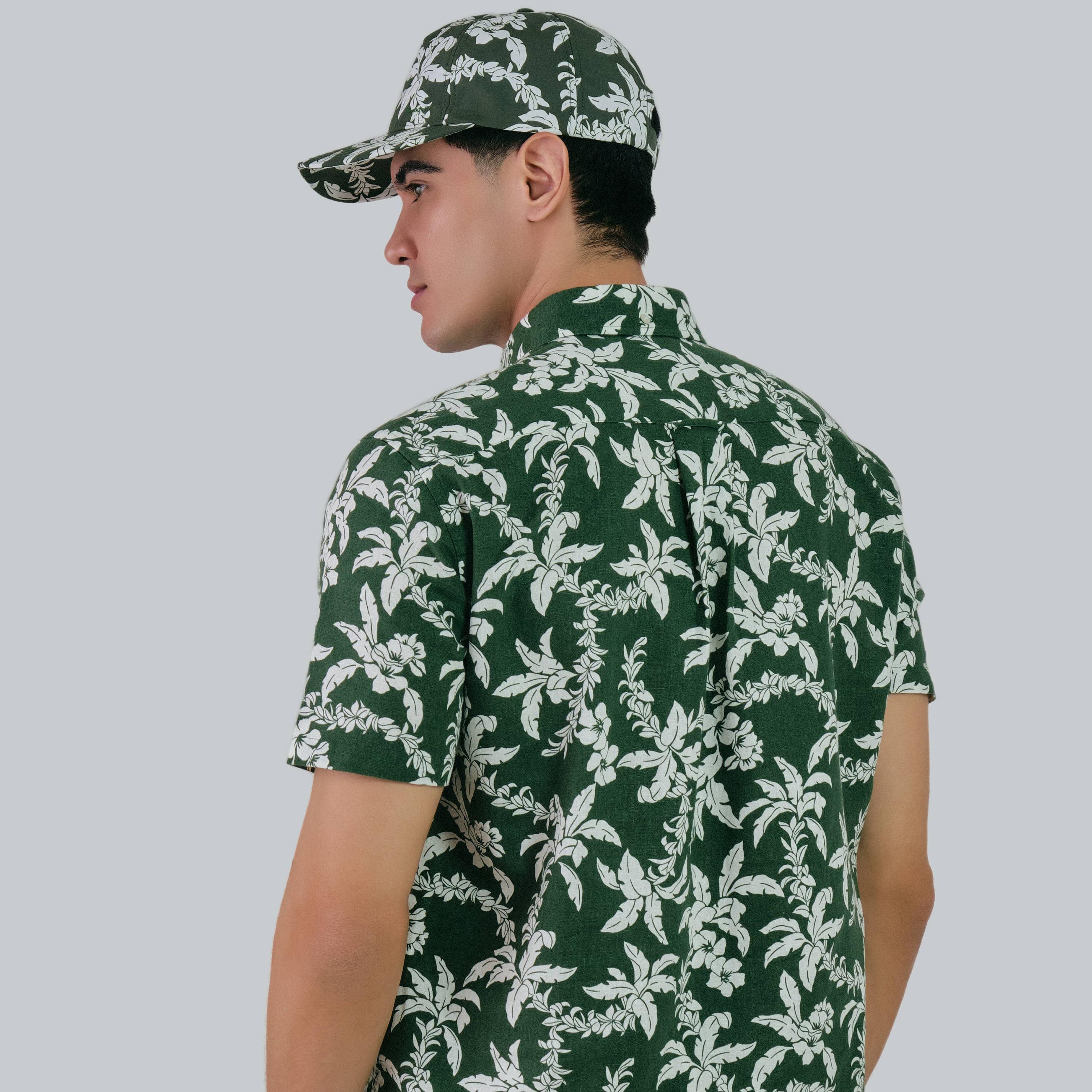 قميص رجالي بأكمام قصيرة وياقة وطبعة زهور من Gant-men-clothing-shirts-image-2