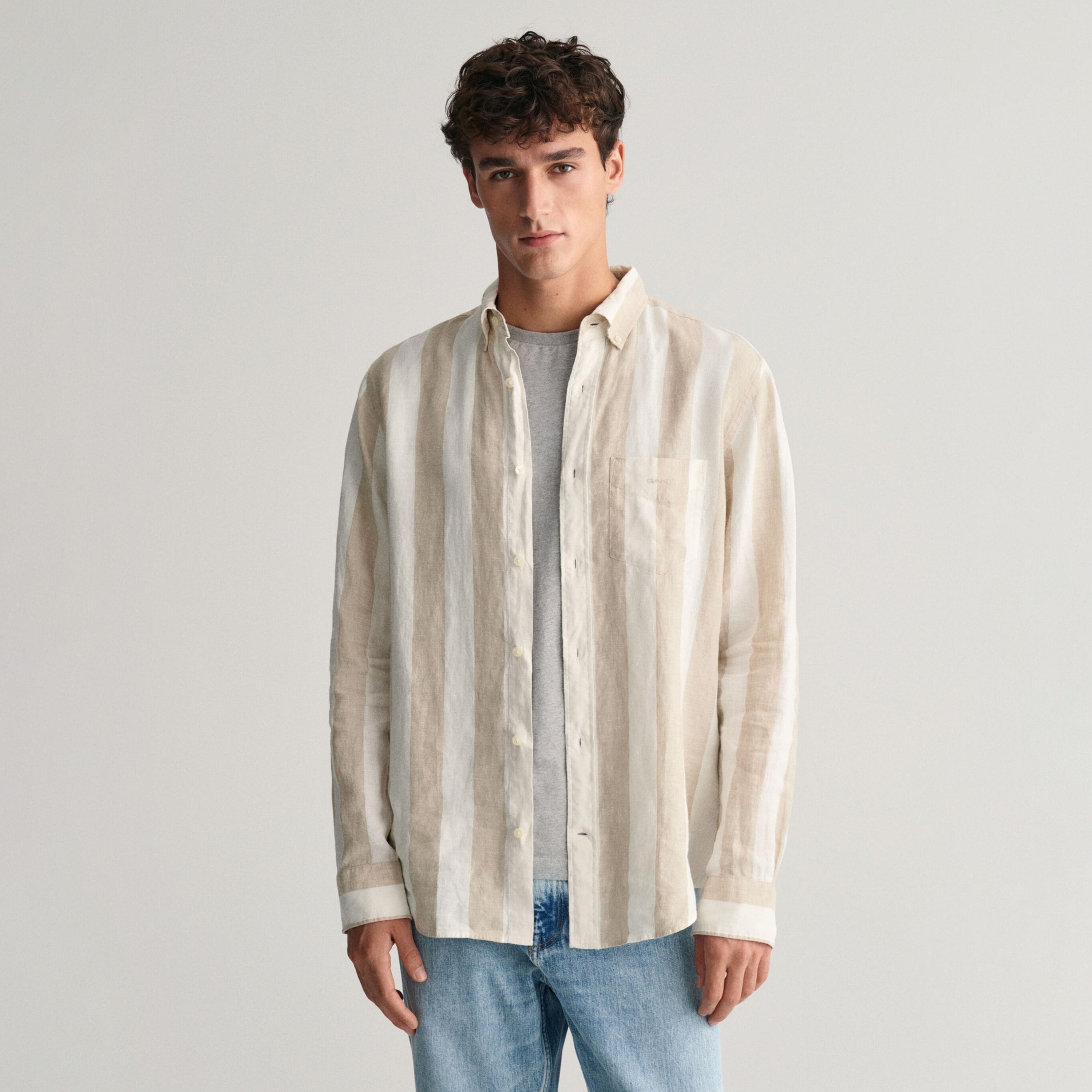 قميص غانت ذو قصة عادية وأكمام طويلة وياقة بأزرار سفلية-men-clothing-shirts-image-1