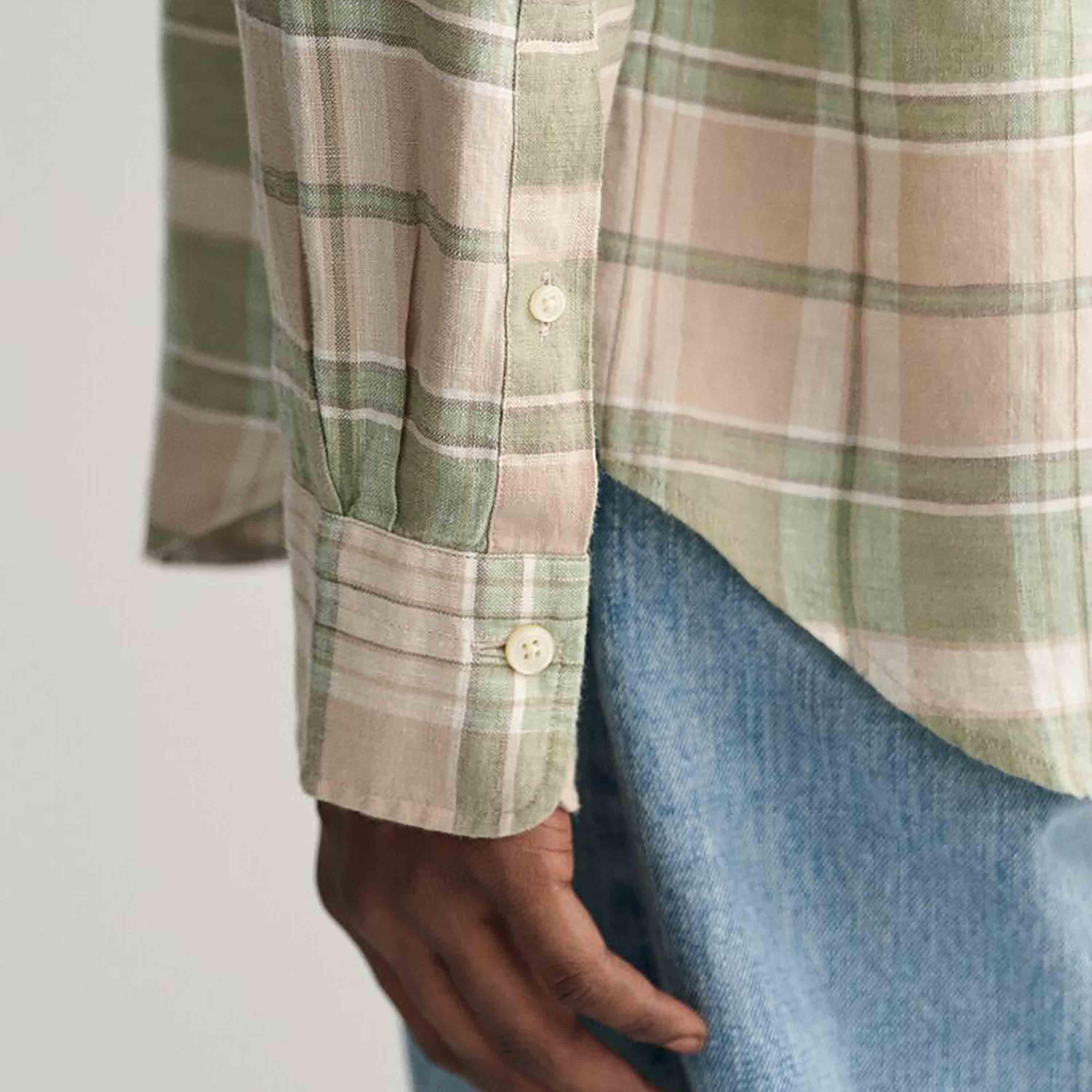 قميص رجالي بأكمام طويلة وياقة مربعة ومقاس عادي من Gant-men-clothing-shirts-image-7