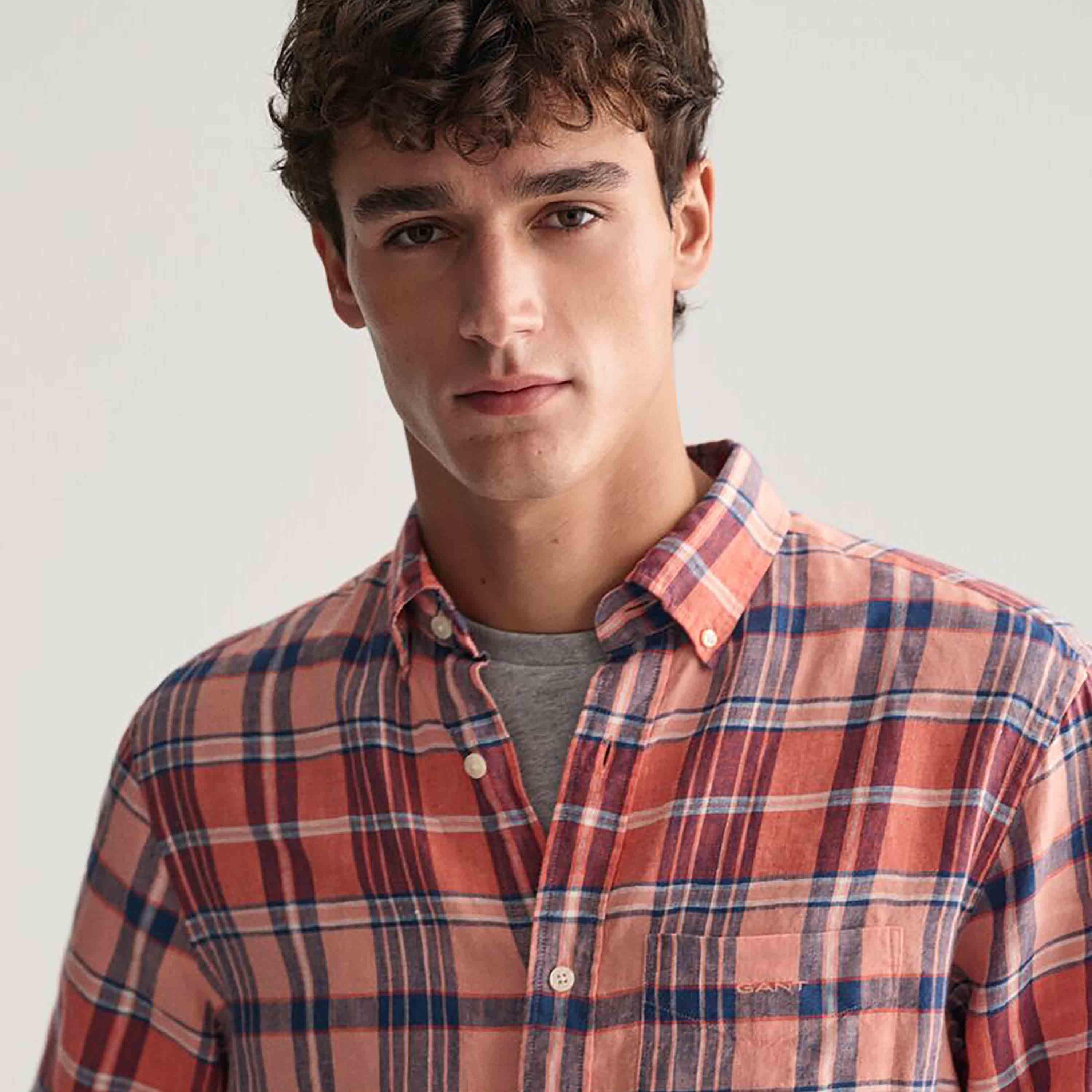 قميص رجالي بأكمام طويلة وياقة مربعة ومقاس عادي من Gant-men-clothing-shirts-image-12
