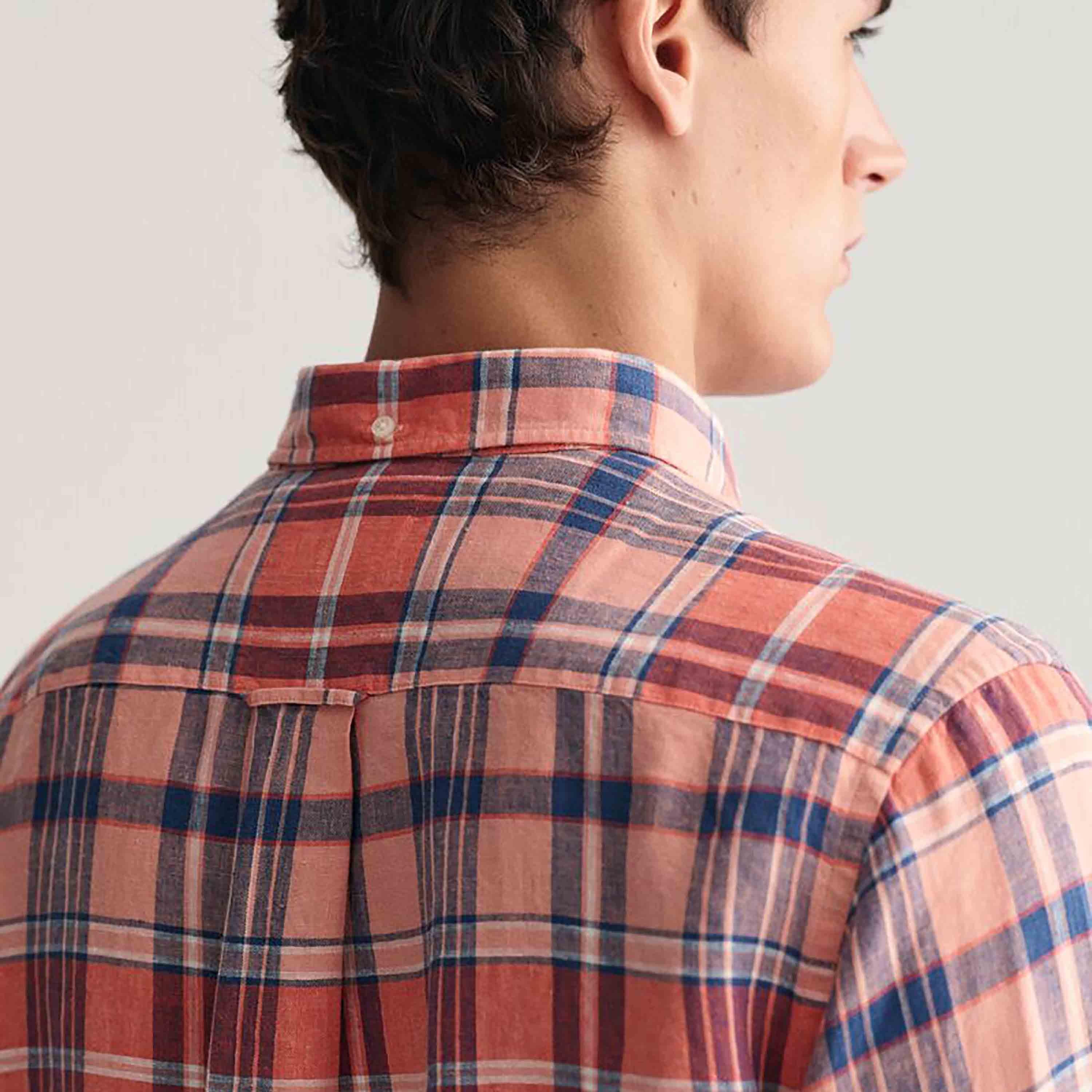 قميص رجالي بأكمام طويلة وياقة مربعة ومقاس عادي من Gant-men-clothing-shirts-image-14