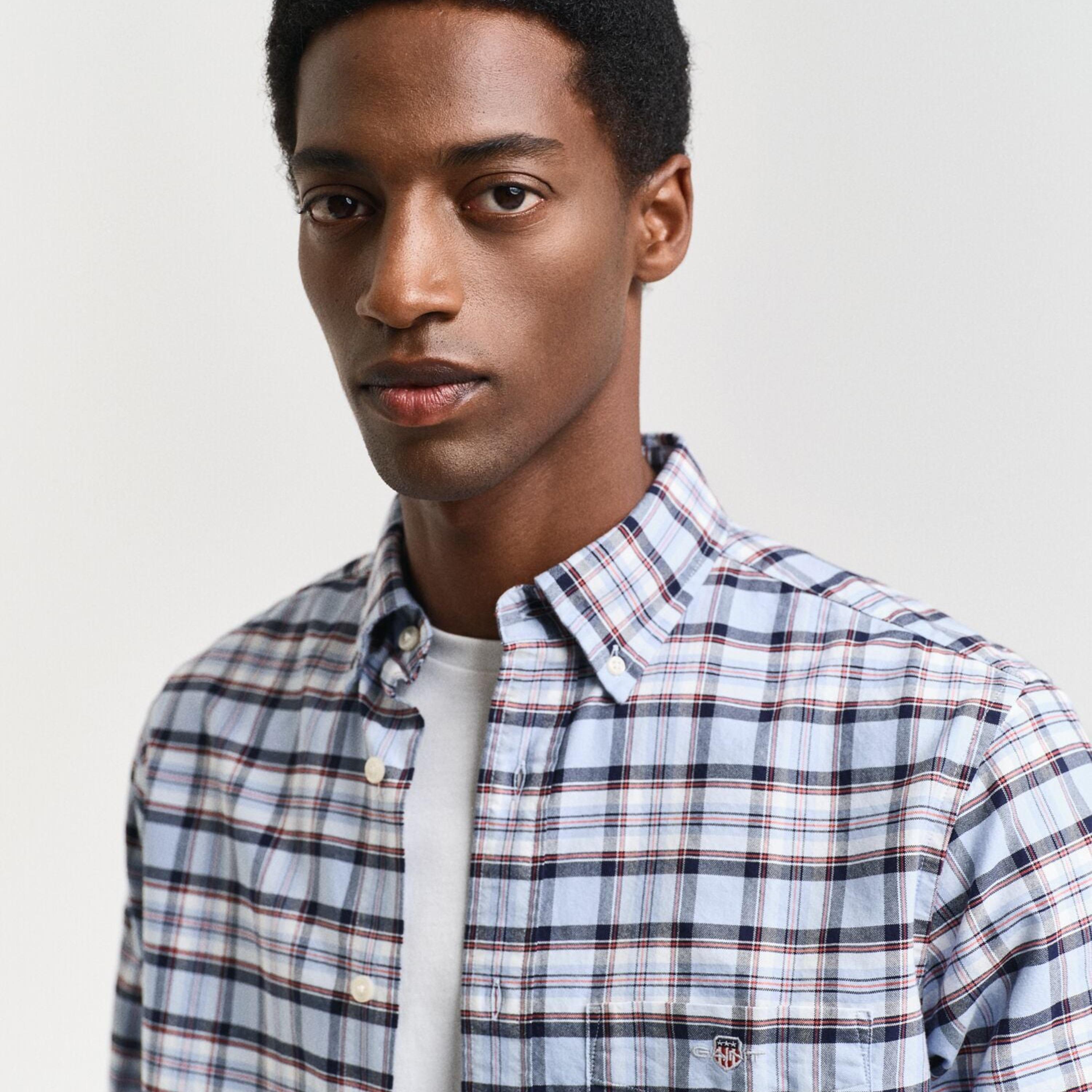 قميص رجالي بقصة عادية بياقة بأزرار سفلية كاروهات وأكمام طويلة من جانت.-men-clothing-shirts-image-2