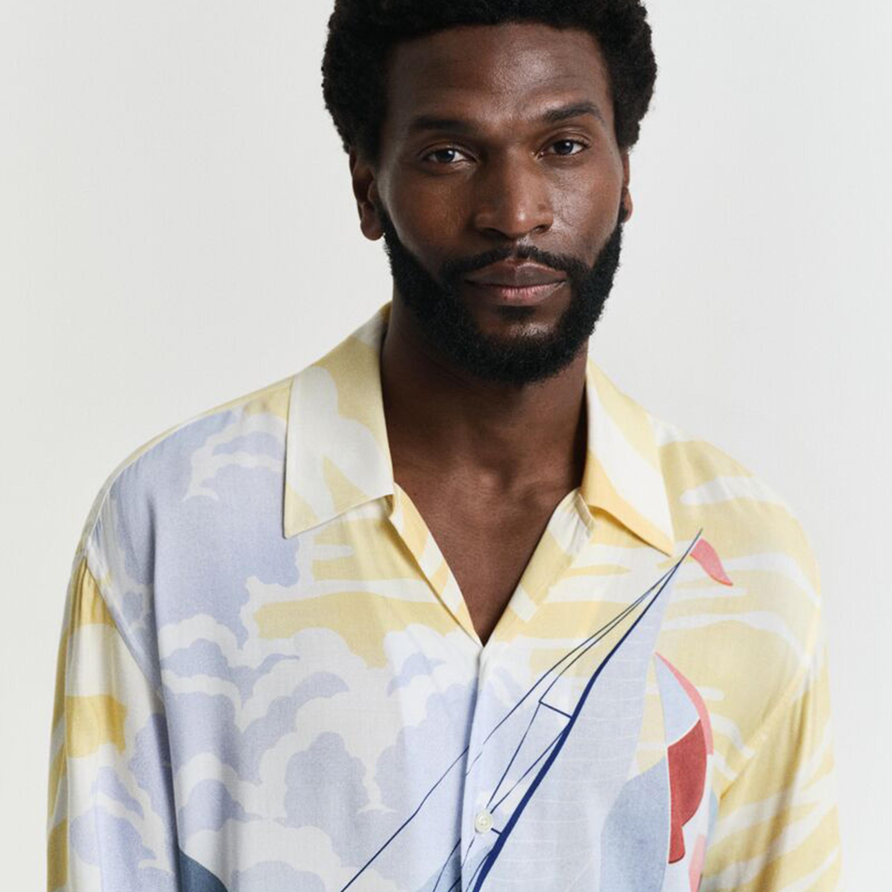 قميص رجالي بقصة مريحة بياقة ريزورت وطبعة بحرية وأكمام قصيرة من جانت.-men-clothing-shirts-image-2