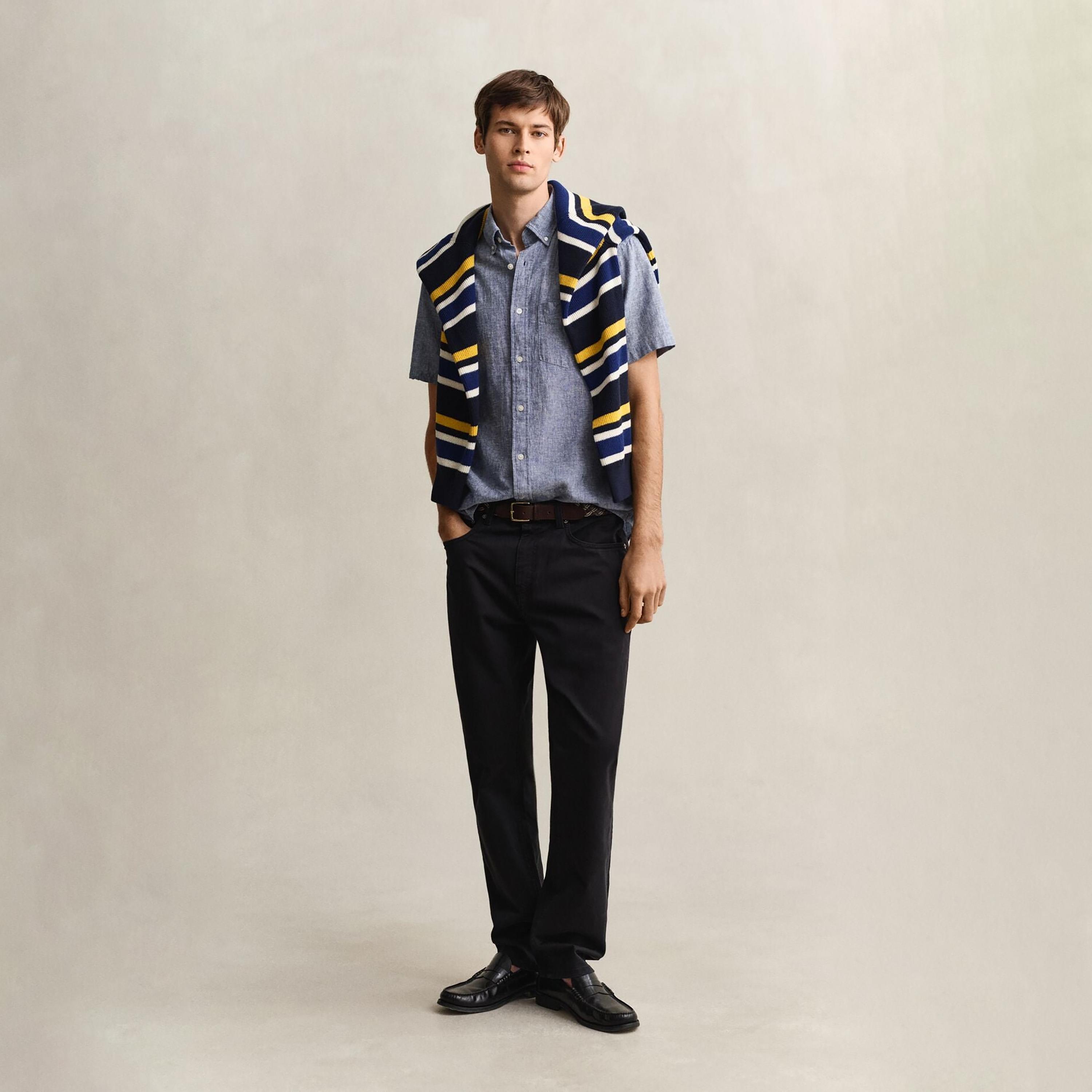قميص رجالي من الكتان السادة بقصة عادية وياقة وأزرار وأكمام قصيرة من جانت-men-clothing-shirts-image-20