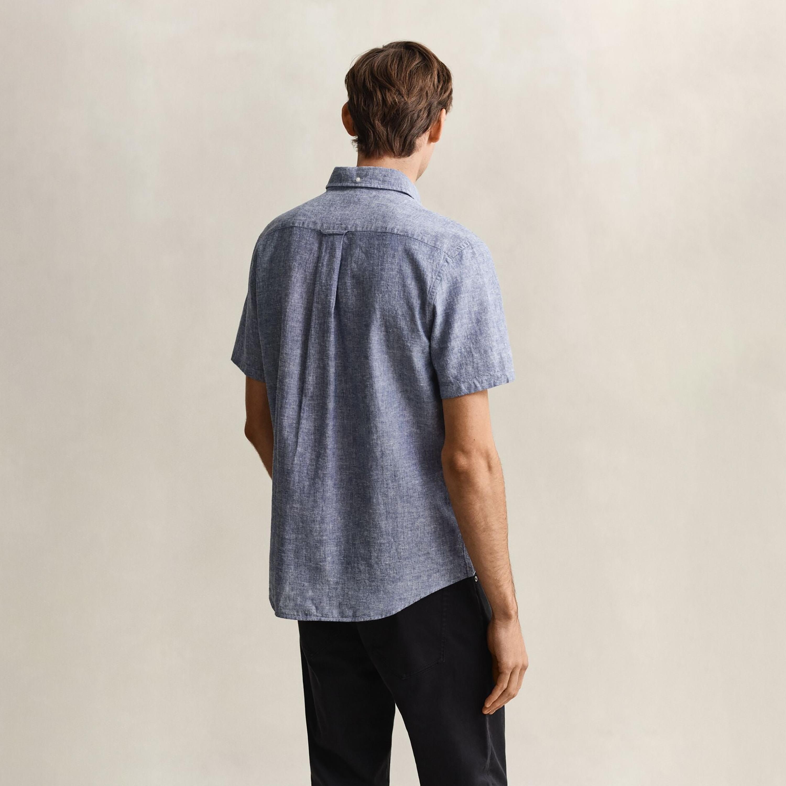قميص رجالي من الكتان السادة بقصة عادية وياقة وأزرار وأكمام قصيرة من جانت-men-clothing-shirts-image-21