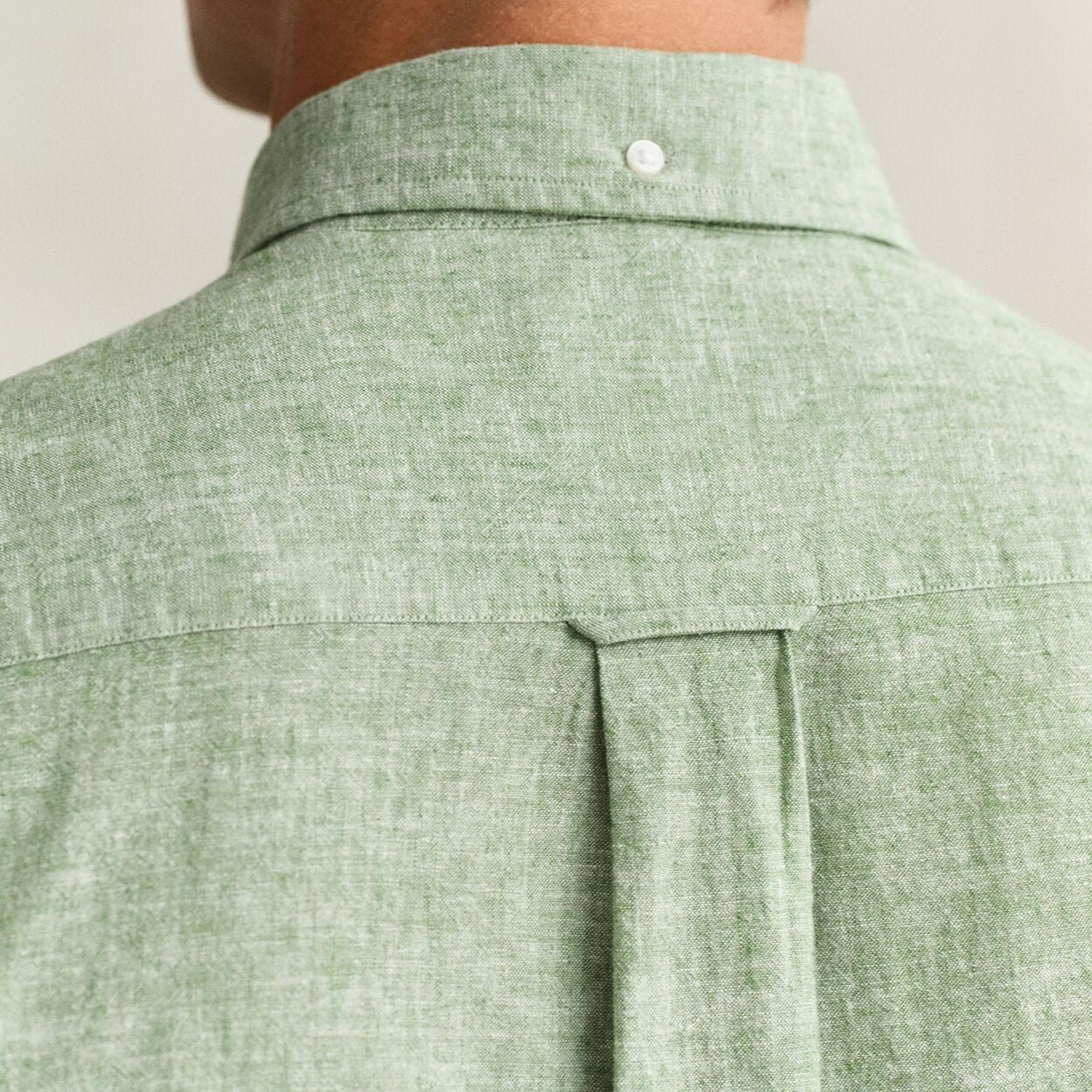 قميص رجالي من الكتان السادة بقصة عادية وياقة وأزرار وأكمام قصيرة من جانت-men-clothing-shirts-image-16