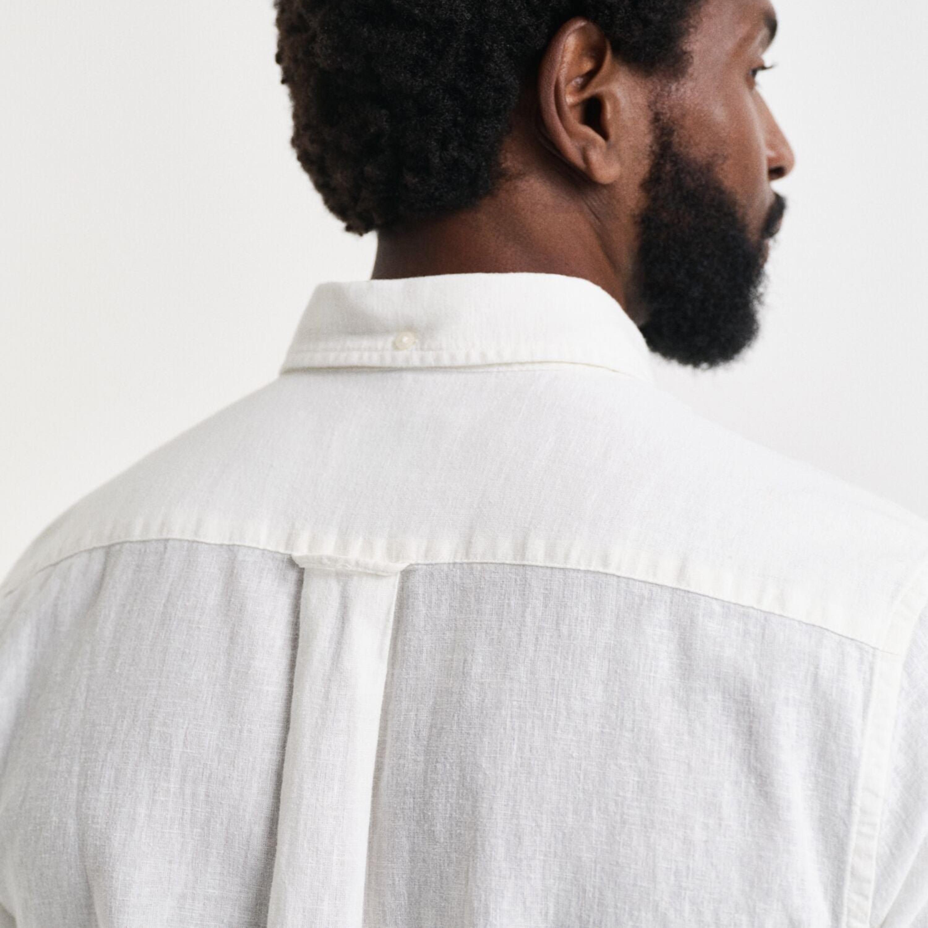 قميص رجالي من الكتان السادة بقصة عادية وياقة وأزرار وأكمام قصيرة من جانت-men-clothing-shirts-image-5